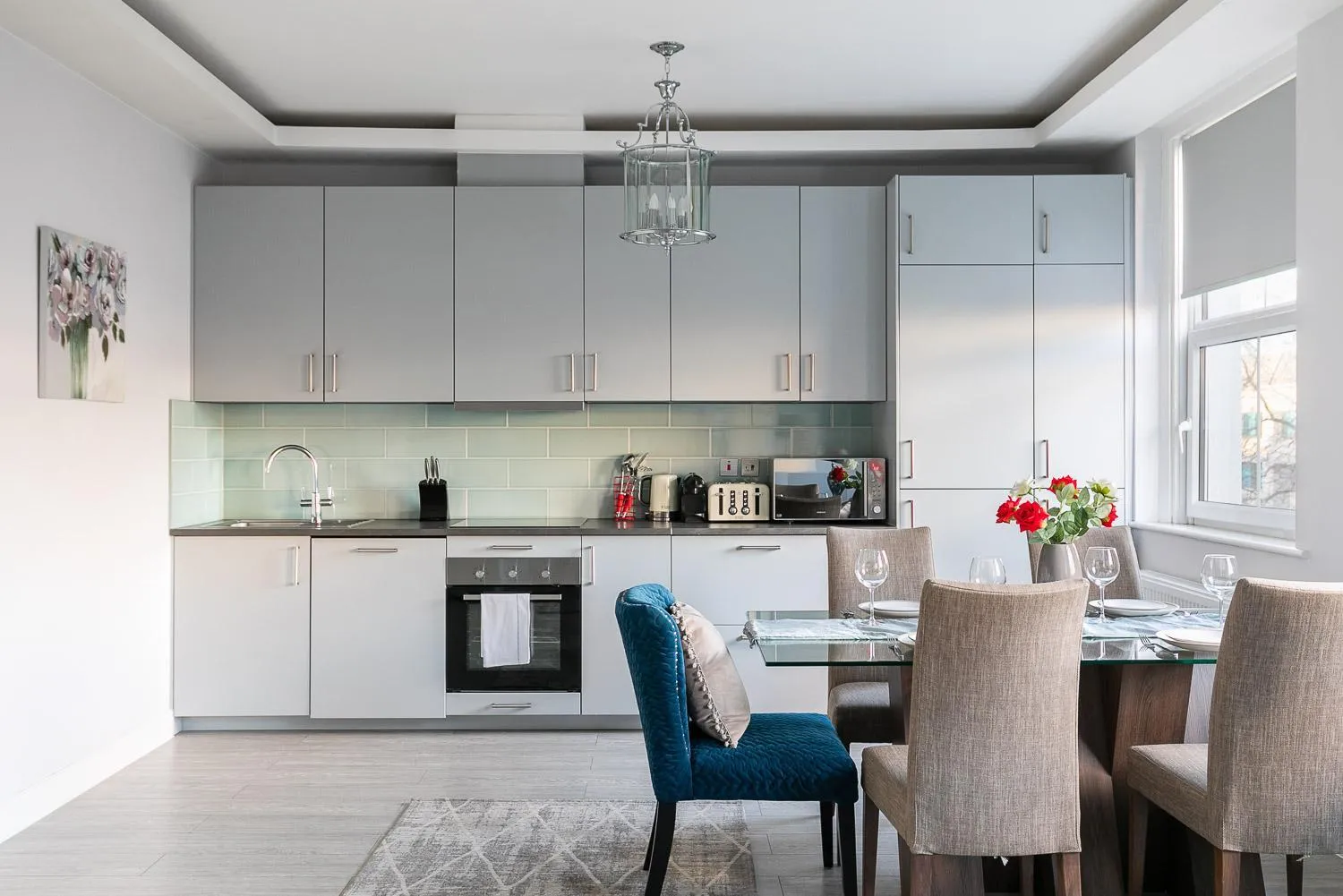Kitchen or kitchenette in Cromwell road apartments