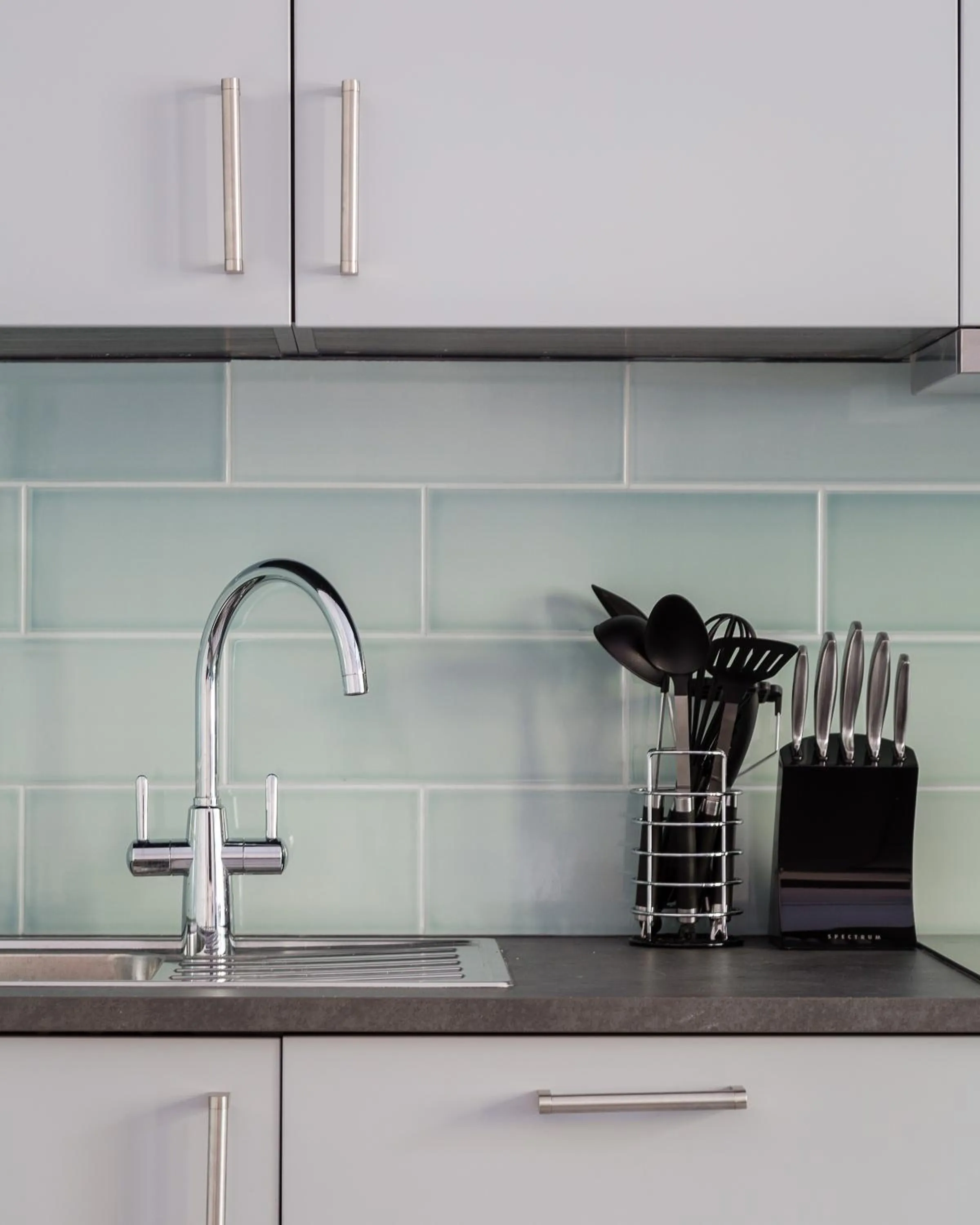 Kitchen or kitchenette in Cromwell road apartments