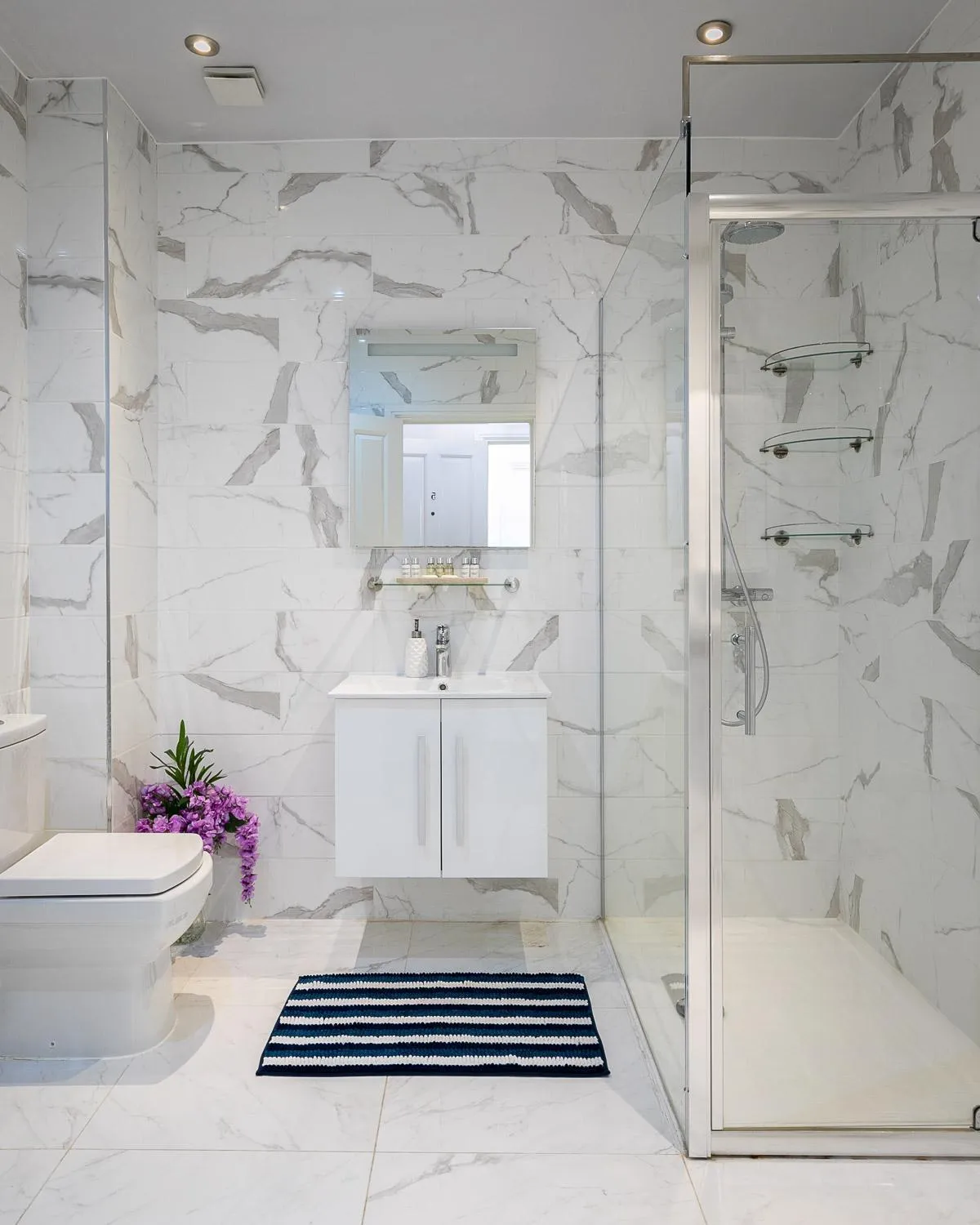 Bathroom in Cromwell road apartments
