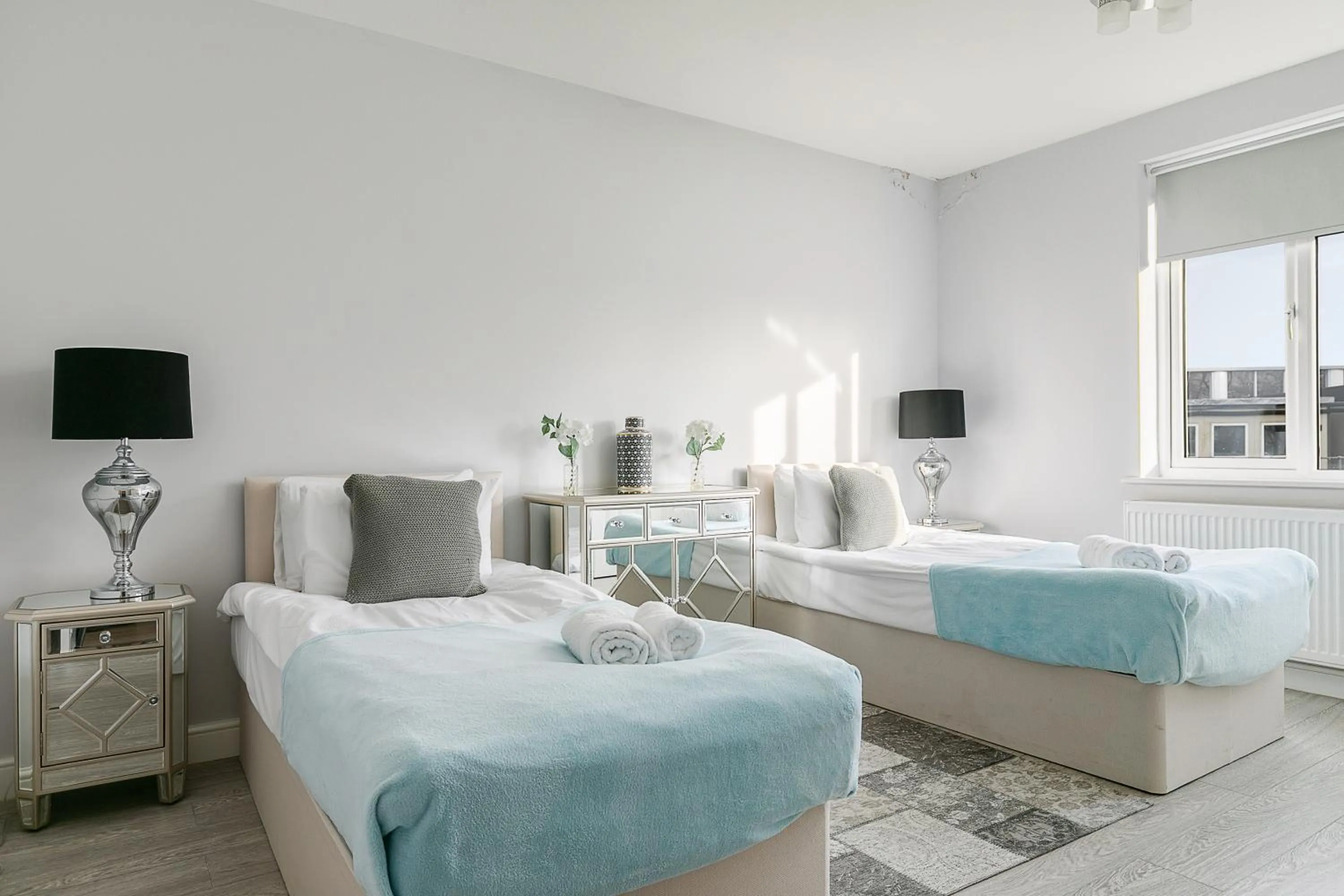 Bedroom, Bed in Cromwell road apartments