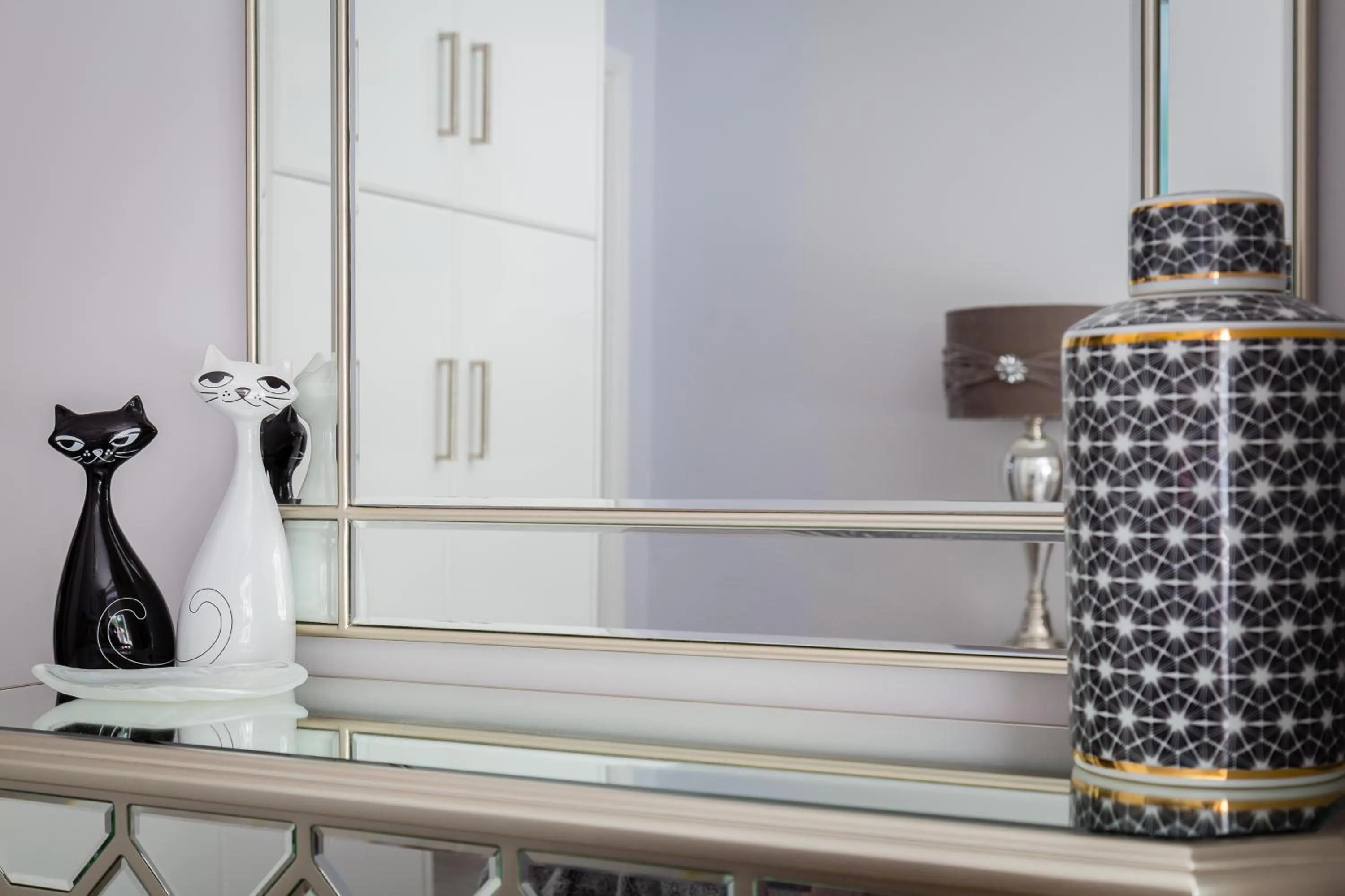 Bedroom in Cromwell road apartments