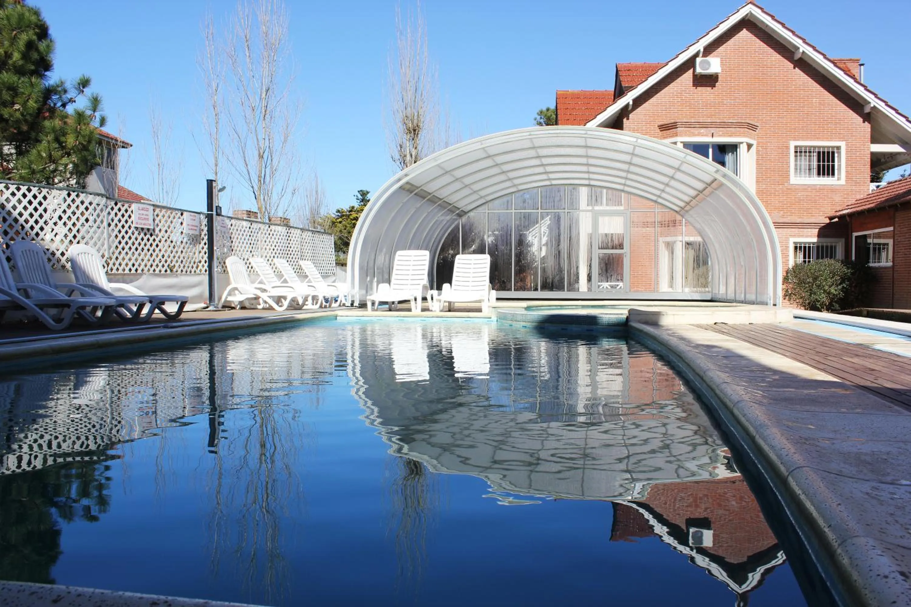Swimming pool in Apart & Hotel Neptuno