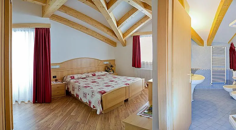 Bedroom, Bed in Hotel Miramonti