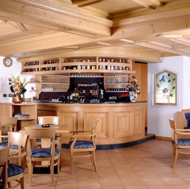 Lounge or bar in Hotel Miramonti