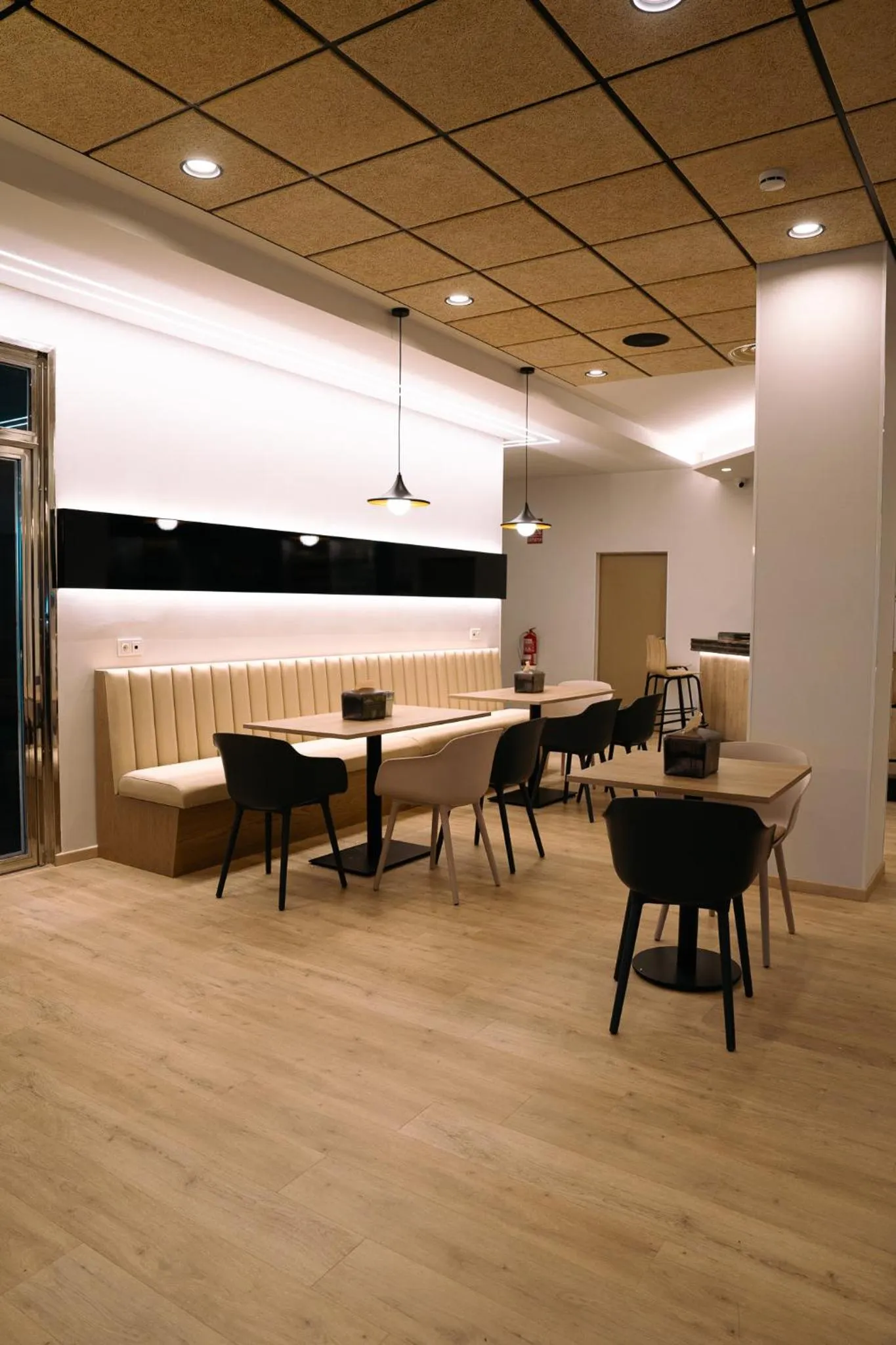 Restaurant/places to eat in Hospedium Hotel Triana