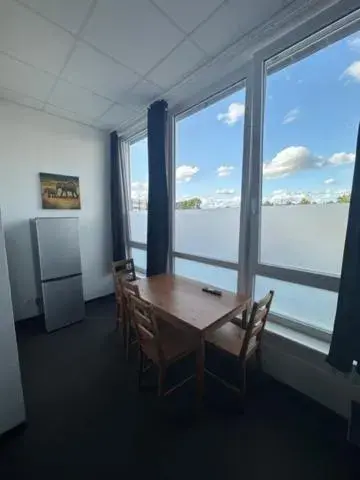 Quadruple Room with Private Bathroom in Arena Hostel & Monteurzimmer Quadruple Room with Private Bathroom in Arena Hostel & Monteurzimmer