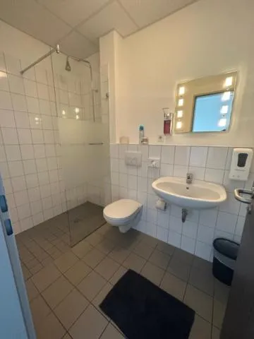 Shower in Arena Hostel & Monteurzimmer