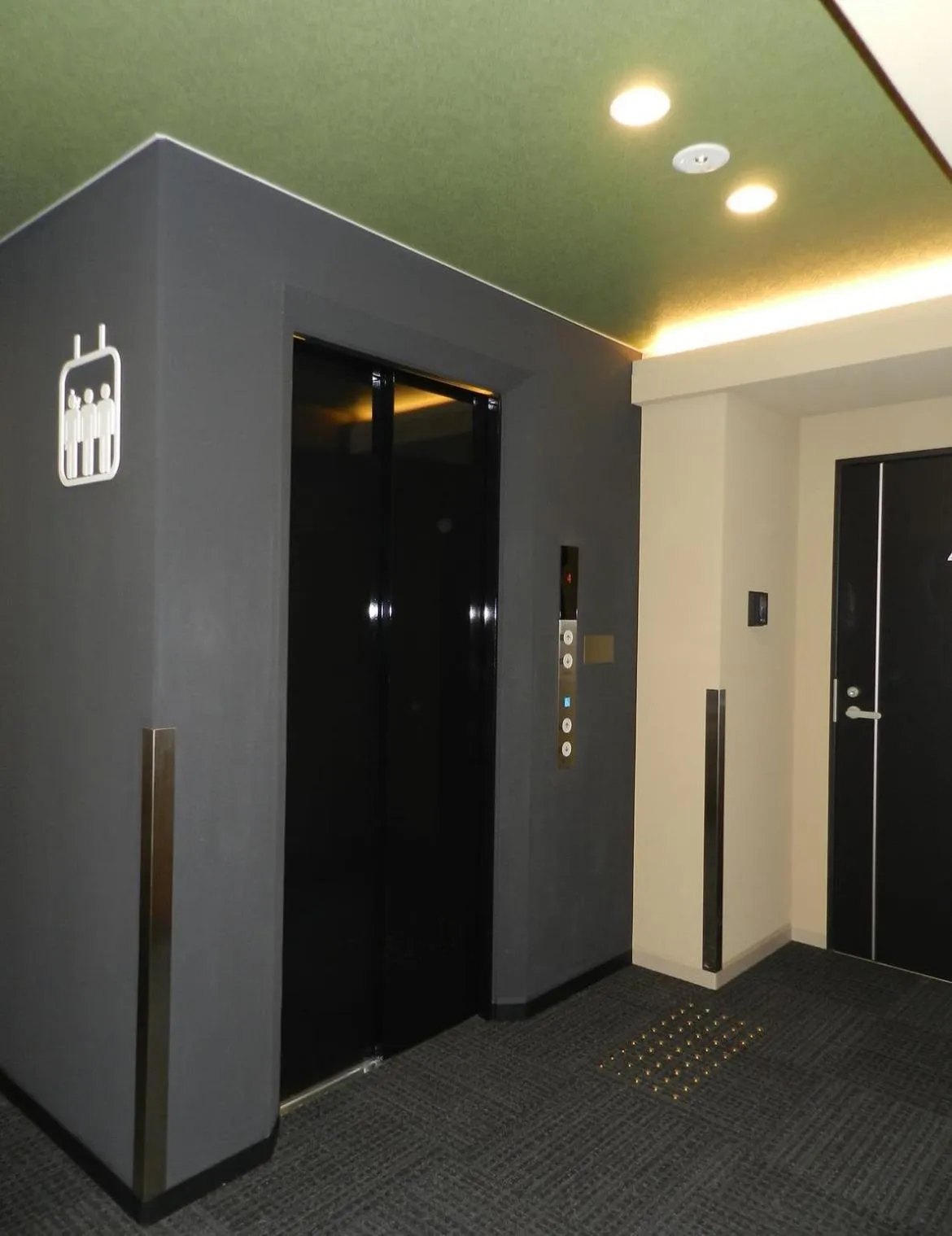 elevator in Kyoto Sanjo Ohashi