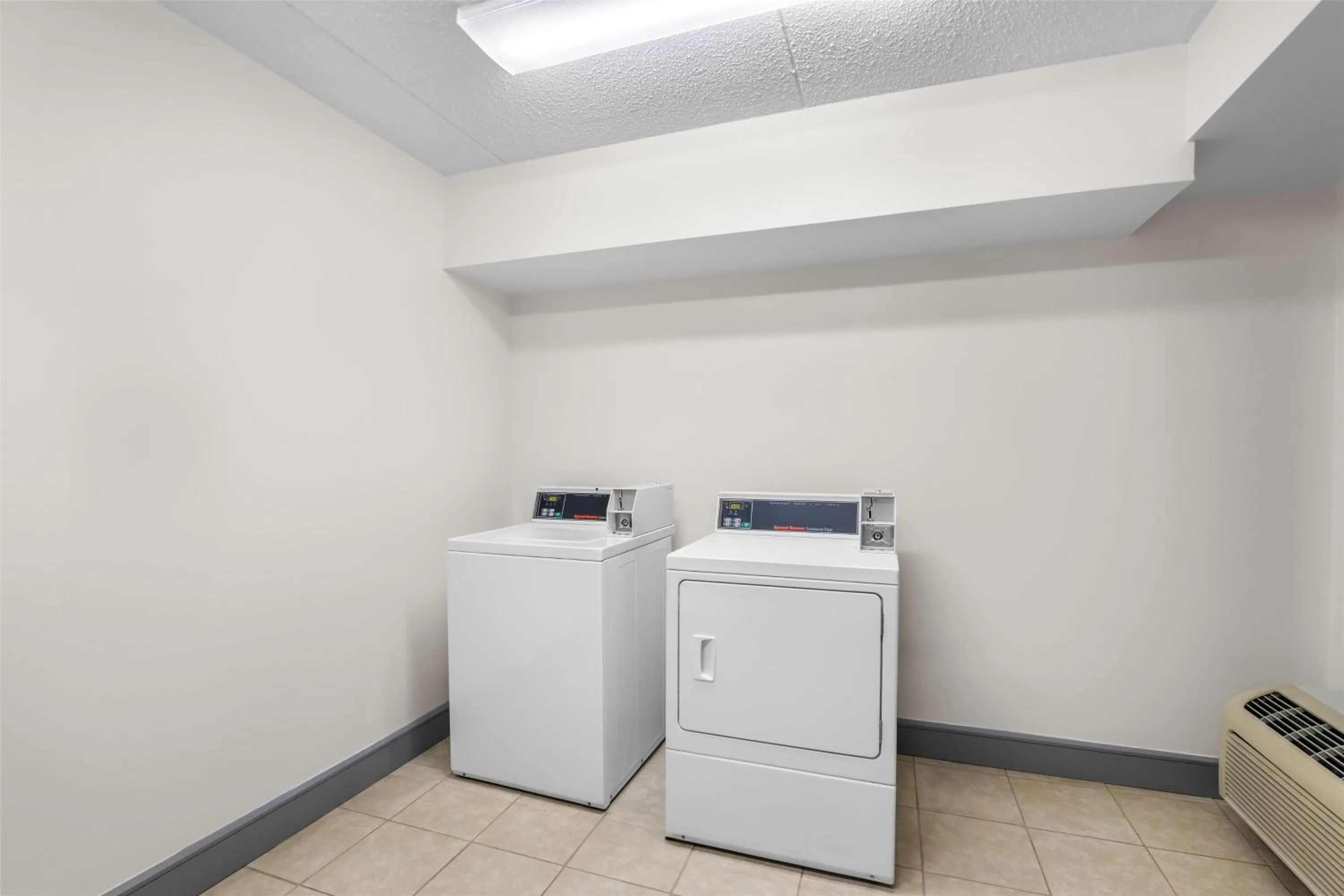 laundry in Spark by Hilton Roanoke Civic Center