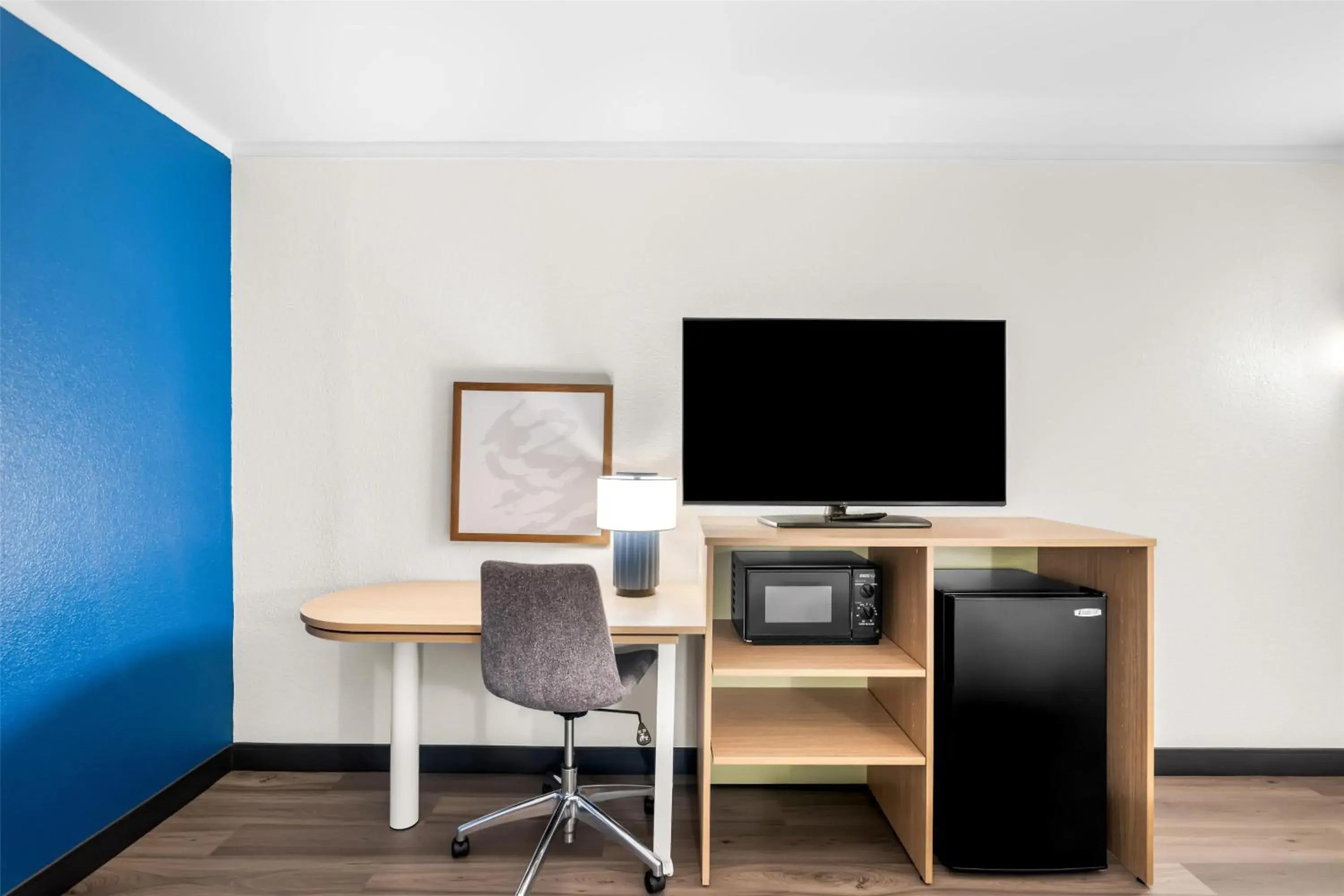 Bedroom in Spark by Hilton Roanoke Civic Center Bedroom in Spark by Hilton Roanoke Civic Center