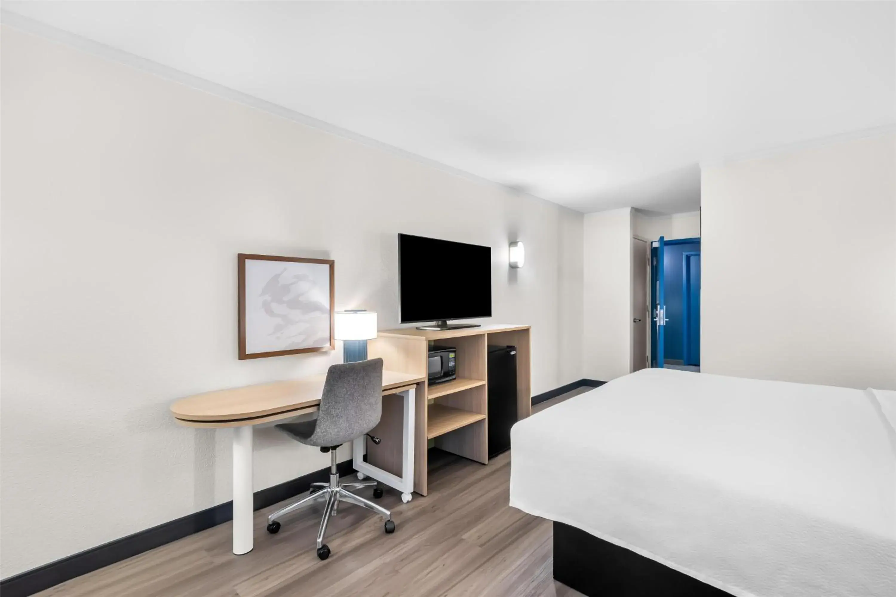 Bedroom, Bed in Spark by Hilton Roanoke Civic Center Bedroom, Bed in Spark by Hilton Roanoke Civic Center