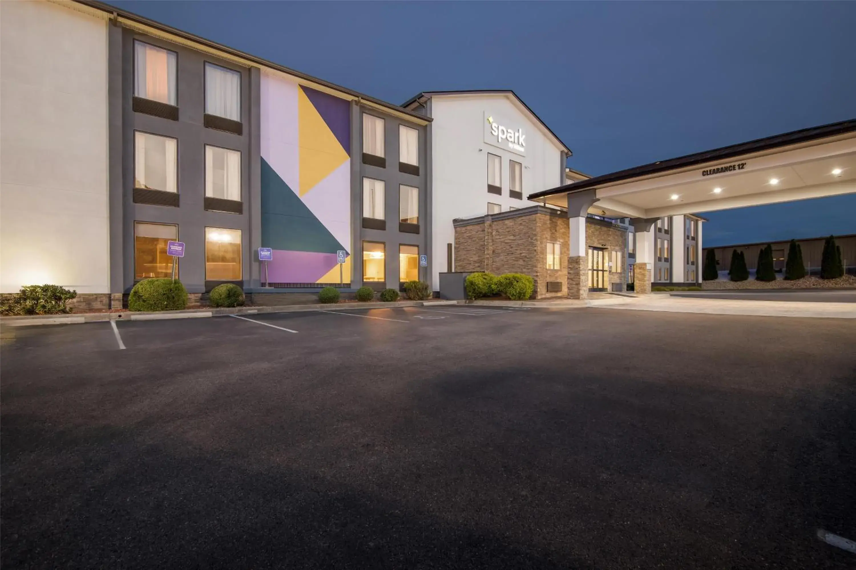 Property building in Spark by Hilton Roanoke Civic Center Property building in Spark by Hilton Roanoke Civic Center