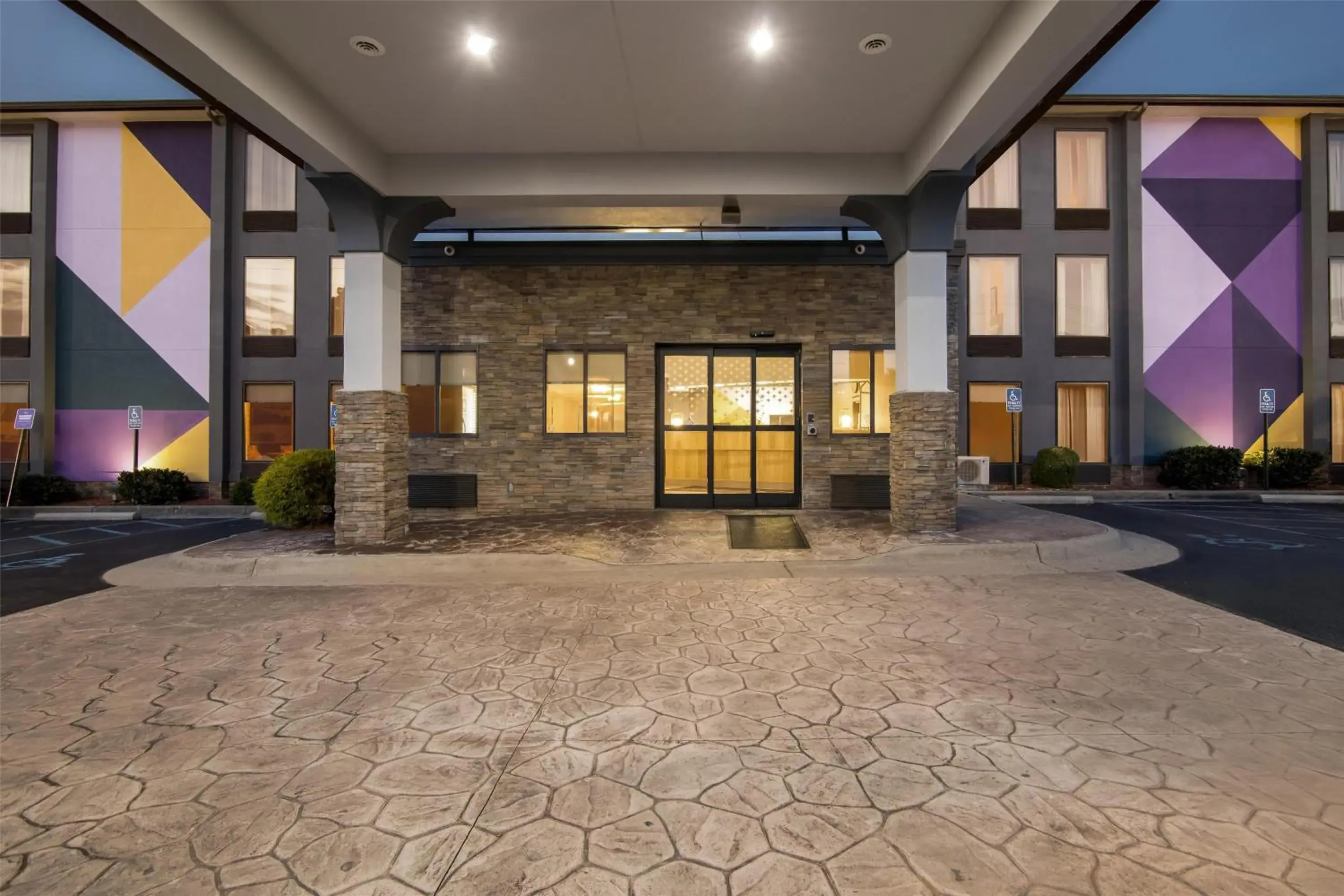 Property building in Spark by Hilton Roanoke Civic Center Property building in Spark by Hilton Roanoke Civic Center