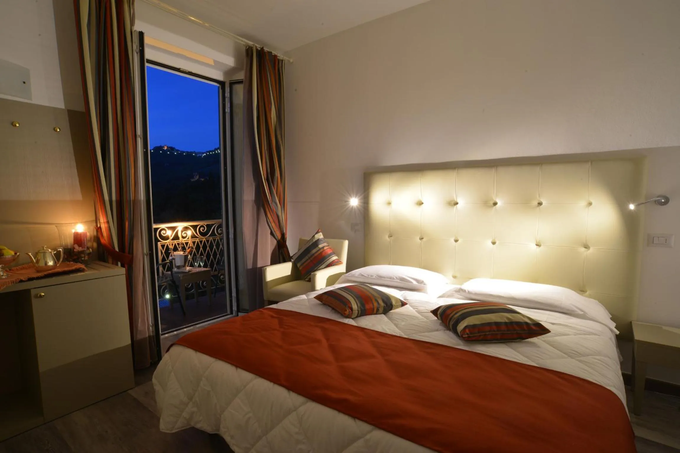 Photo of the whole room, Bed in Hotel Settentrionale Esplanade