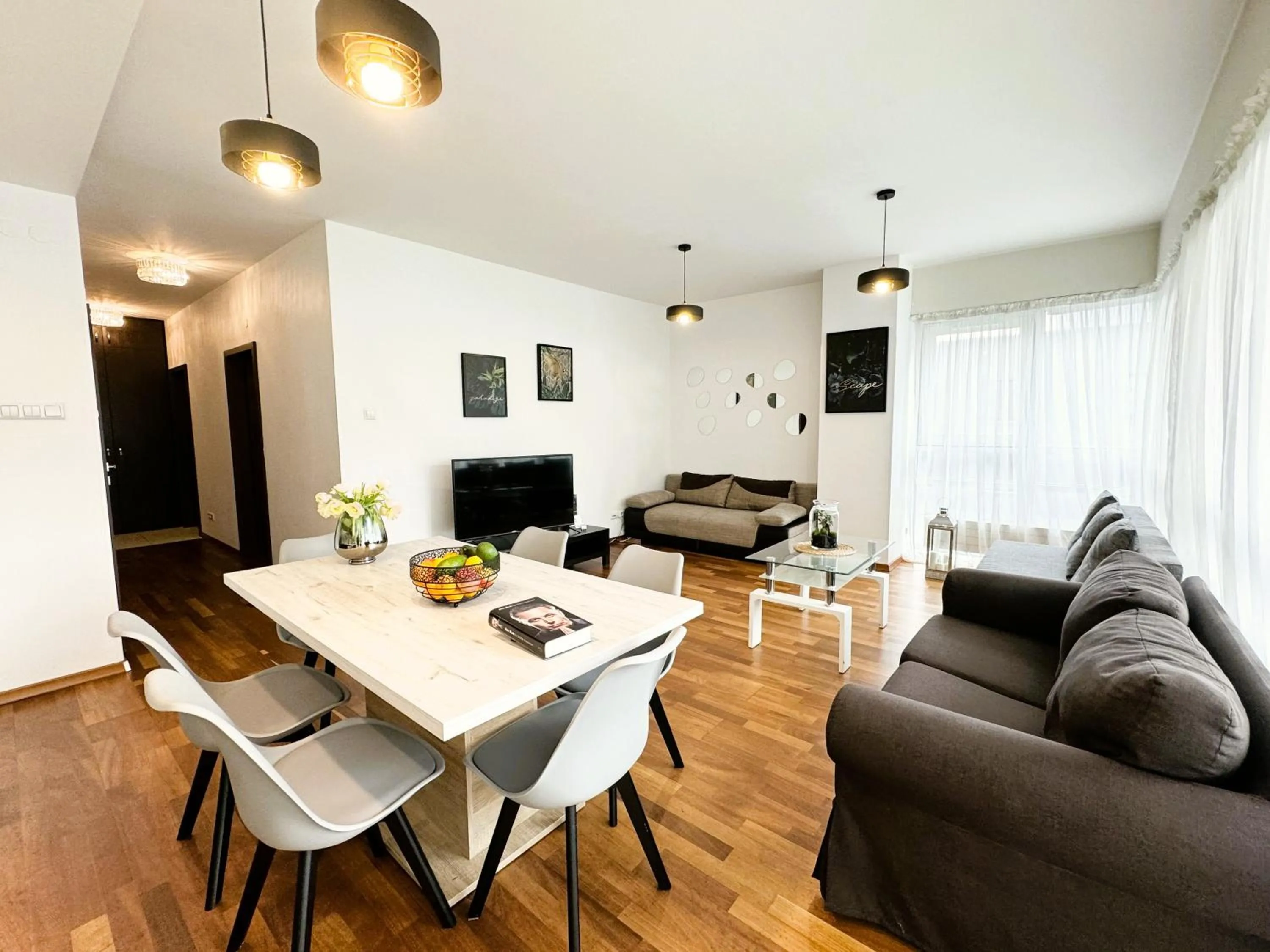 TV and multimedia in Platinum Towers Country 2 Country