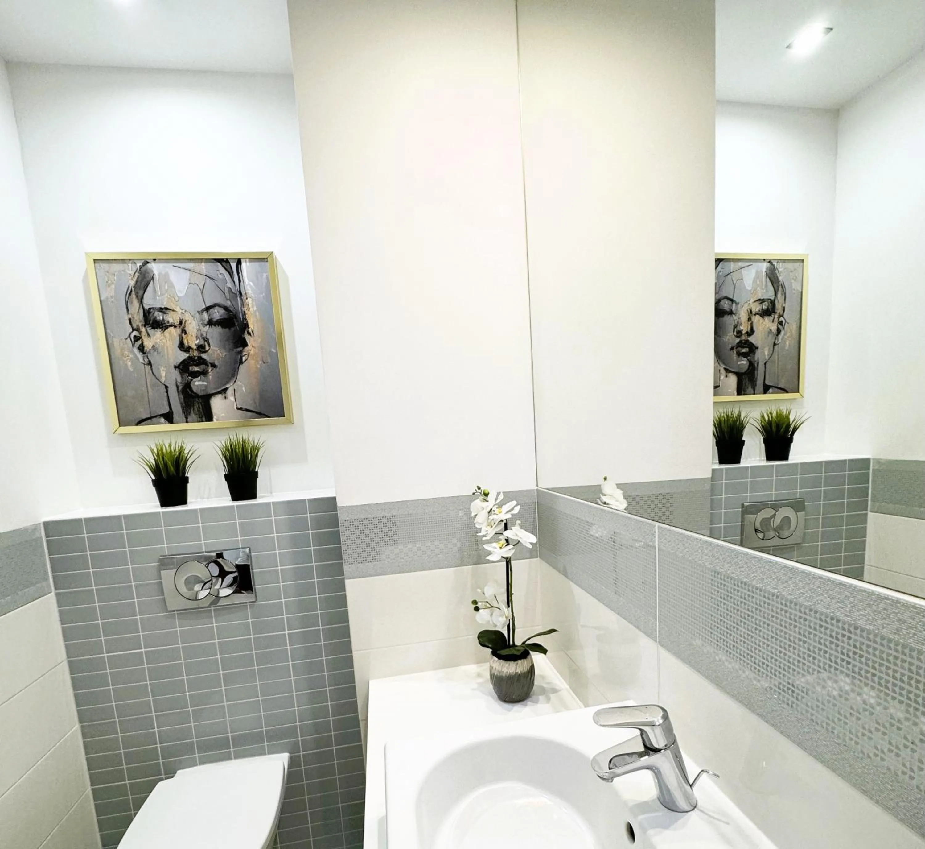 Toilet in Platinum Towers Country 2 Country