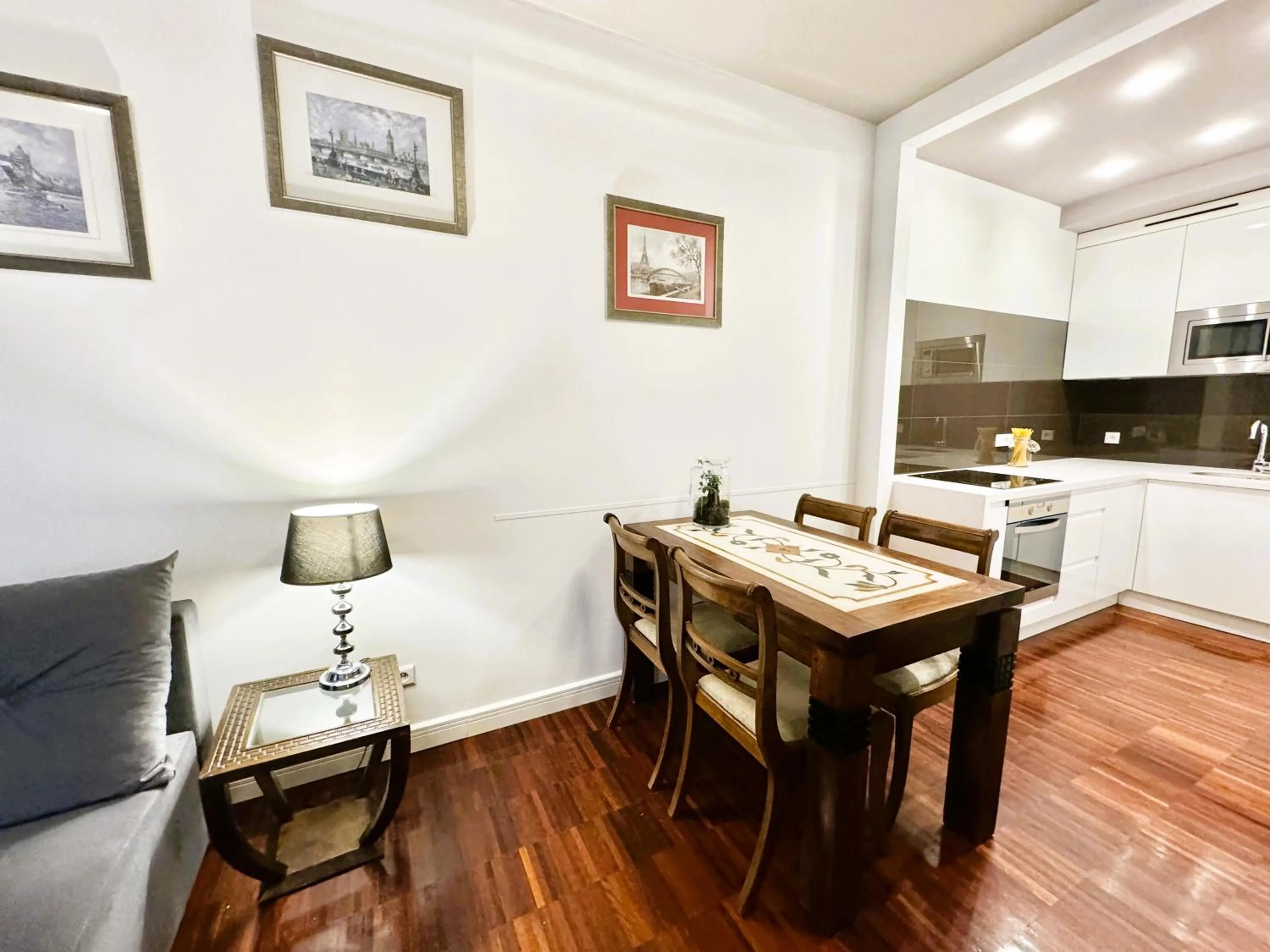 Kitchen or kitchenette in Platinum Towers Country 2 Country