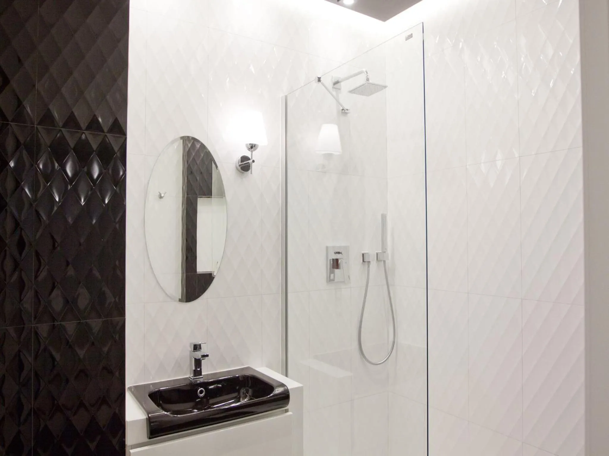 Shower in Platinum Towers Country 2 Country