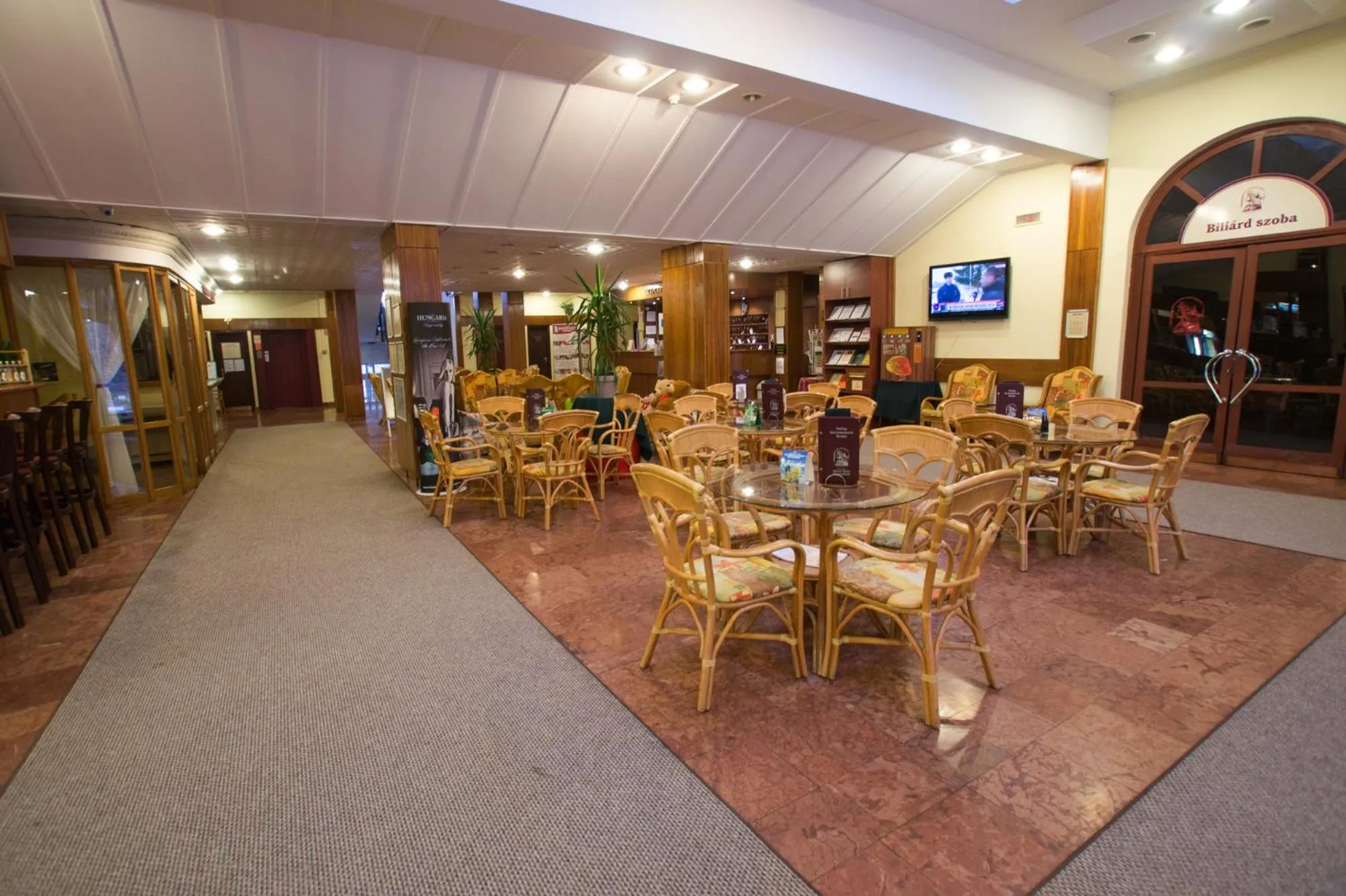 Lobby or reception in Mátyás Király Gyógy- és Wellness Hotel