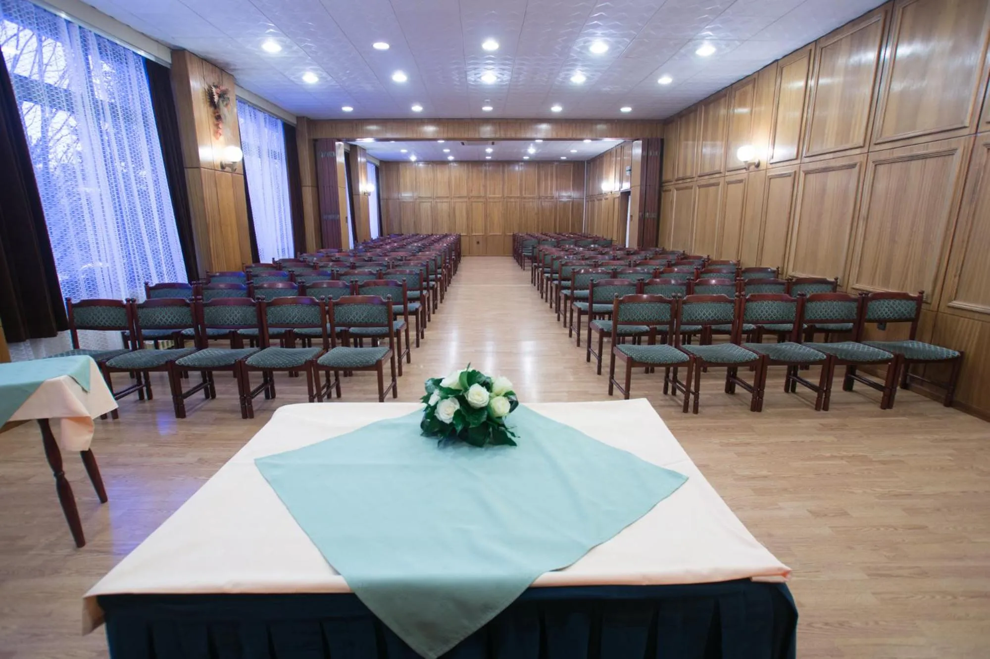 Meeting/conference room in Mátyás Király Gyógy- és Wellness Hotel