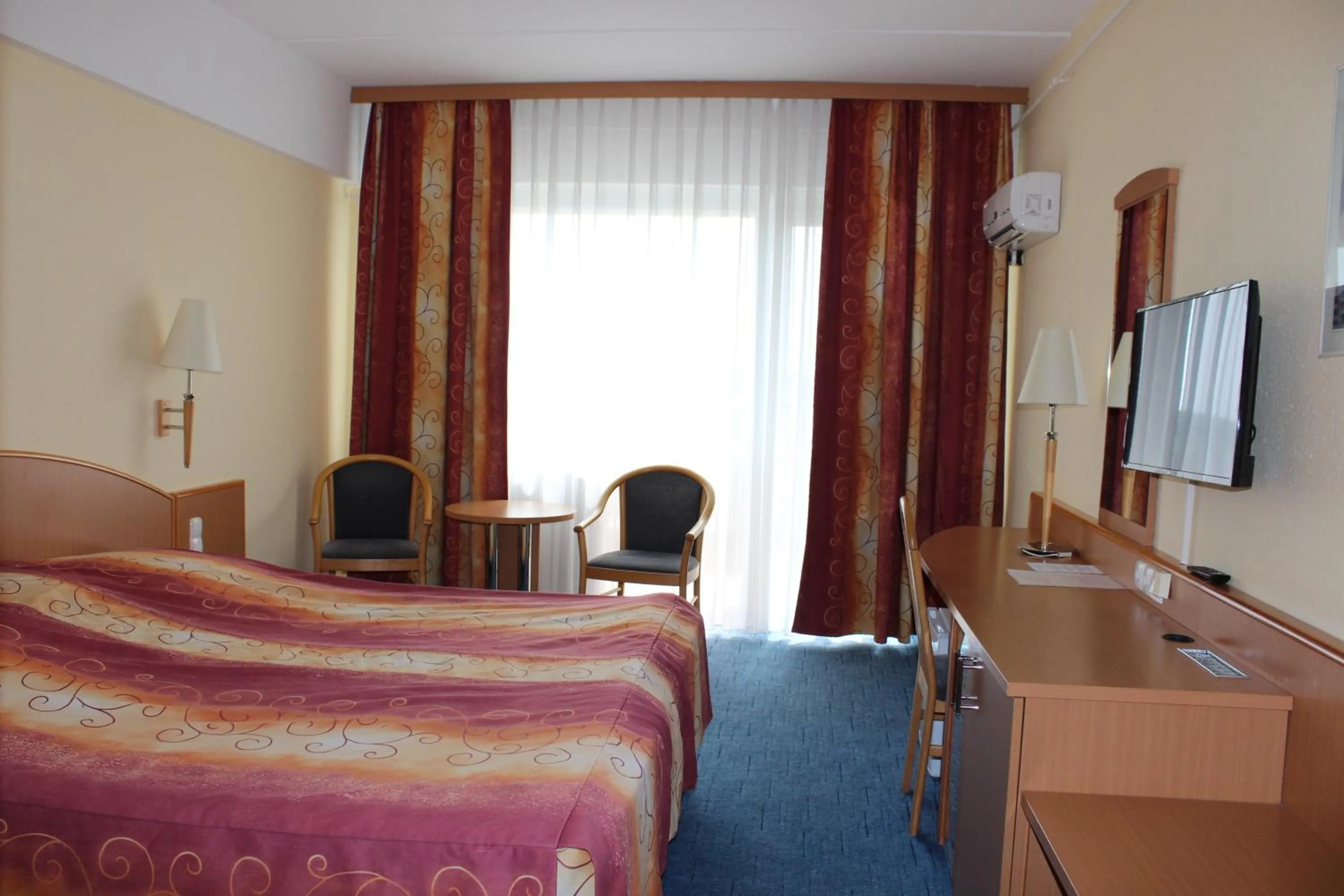 Bedroom, Bed in Mátyás Király Gyógy- és Wellness Hotel