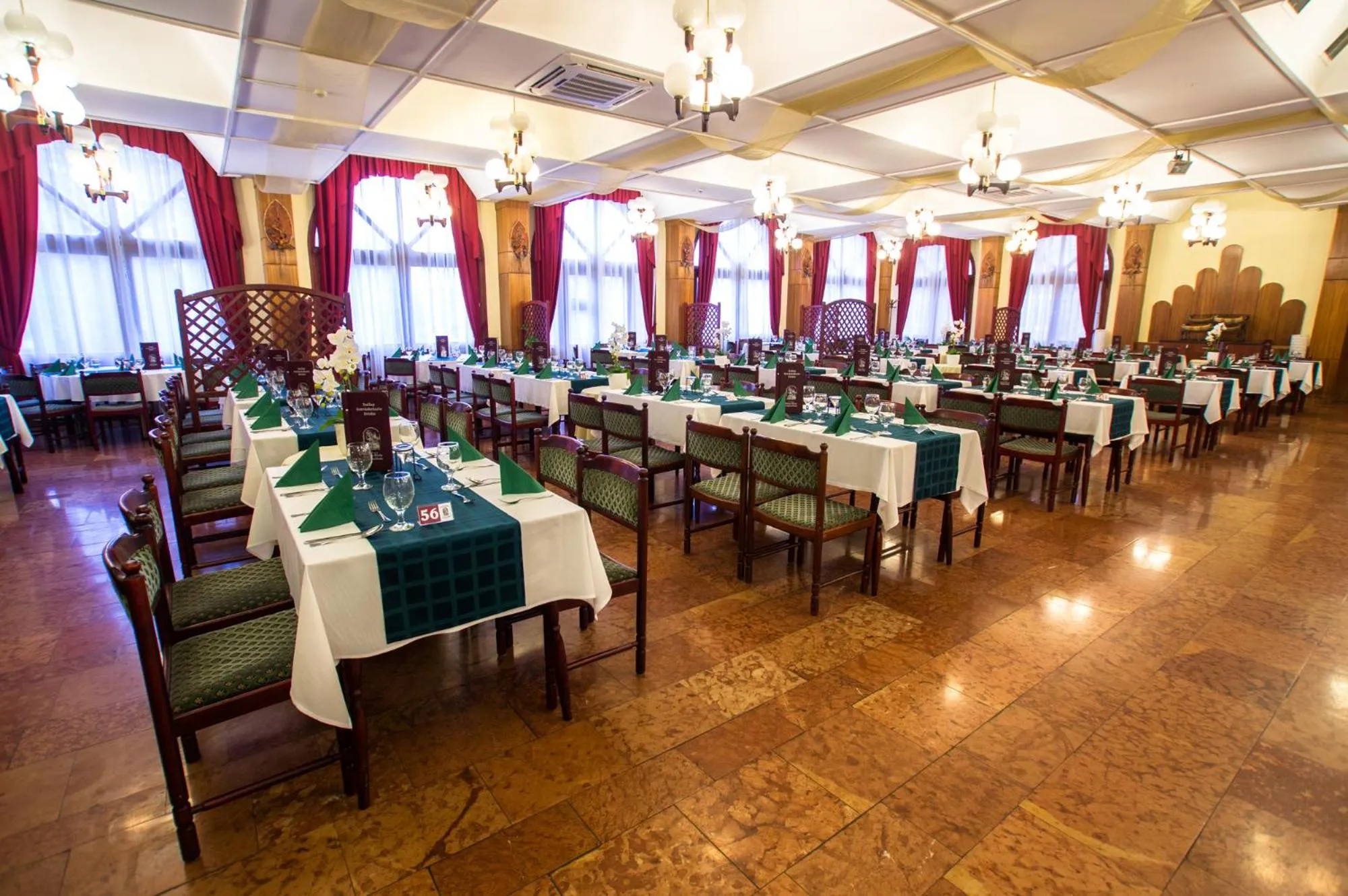 Restaurant/places to eat in Mátyás Király Gyógy- és Wellness Hotel