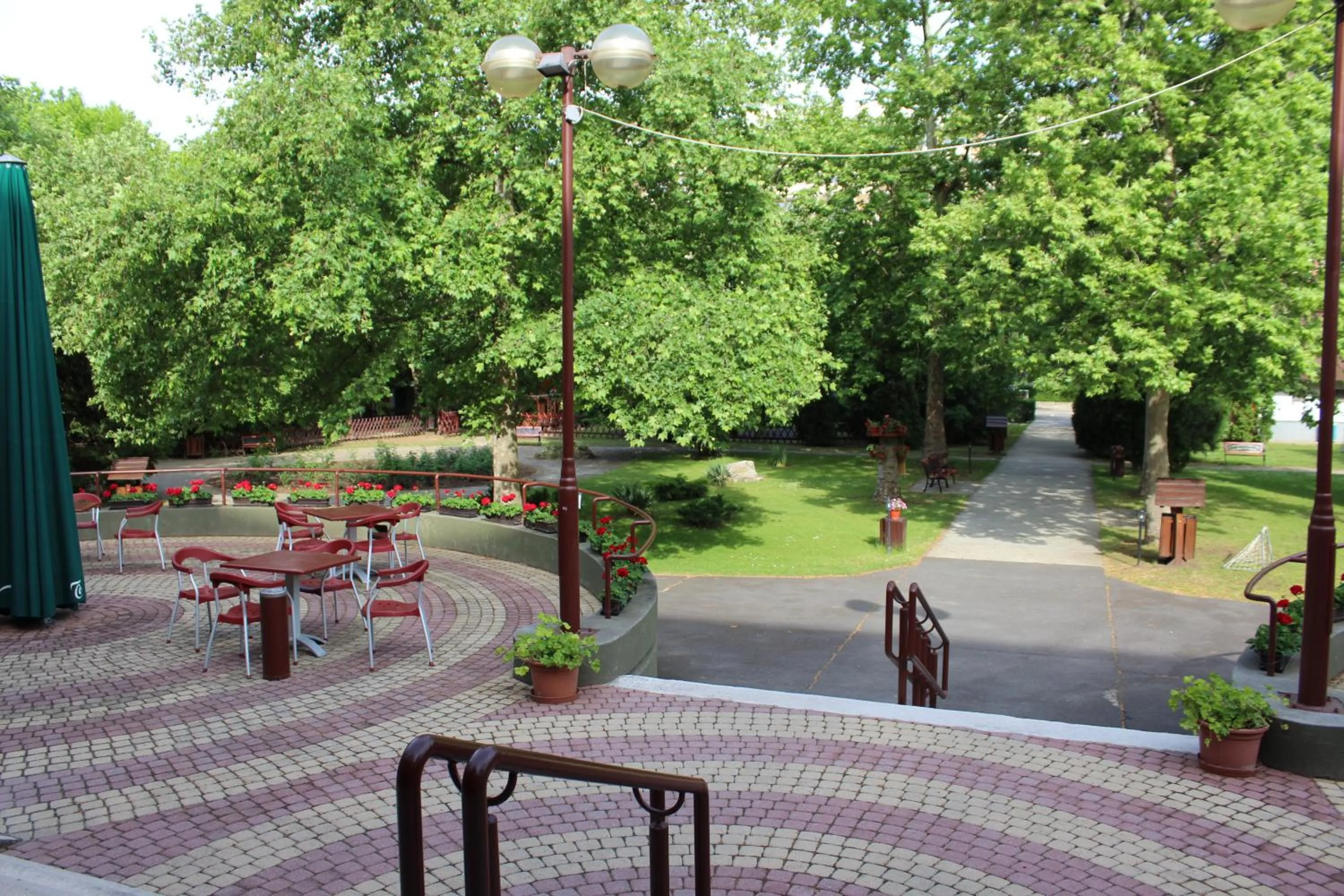Garden in Mátyás Király Gyógy- és Wellness Hotel