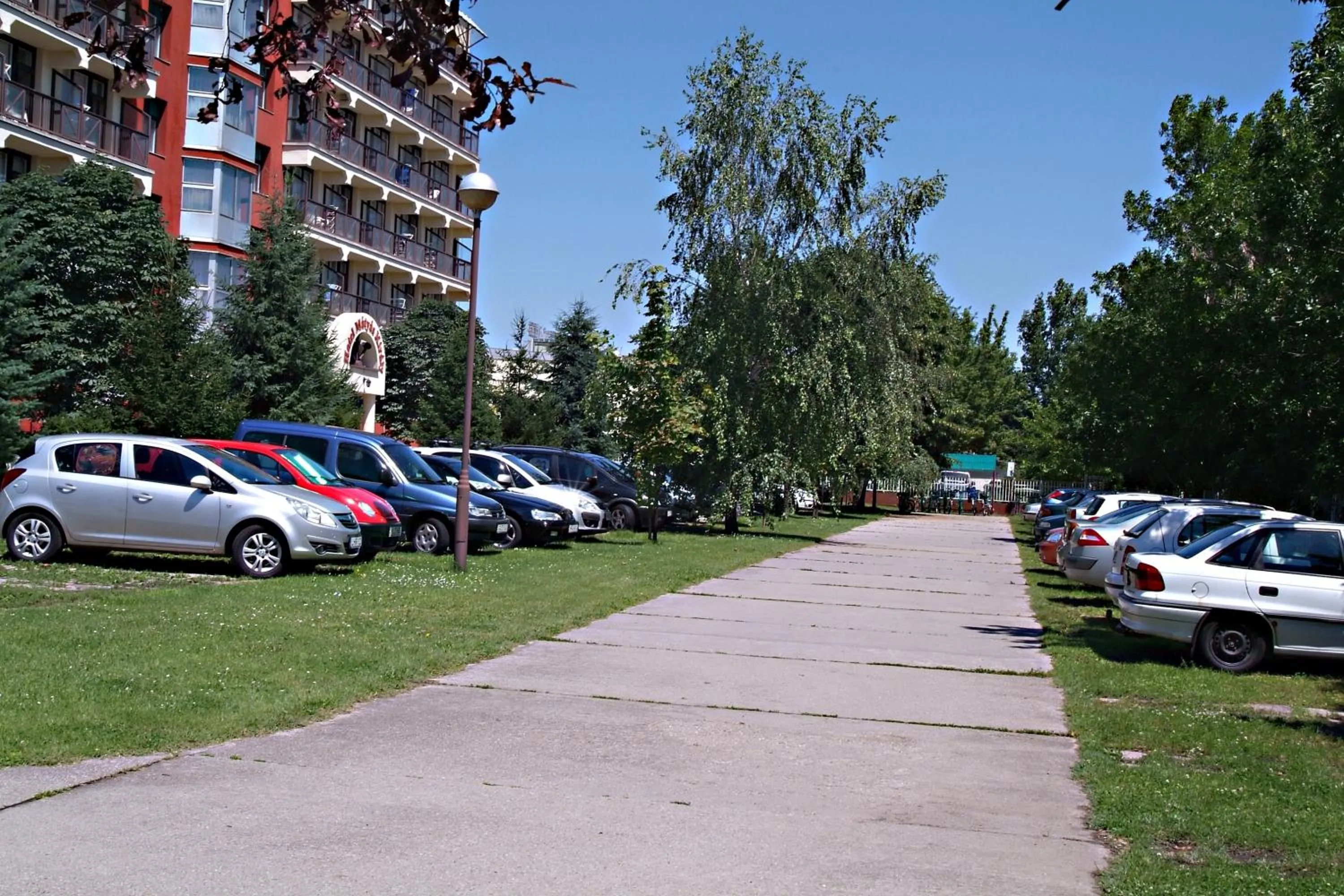 Garden in Mátyás Király Gyógy- és Wellness Hotel