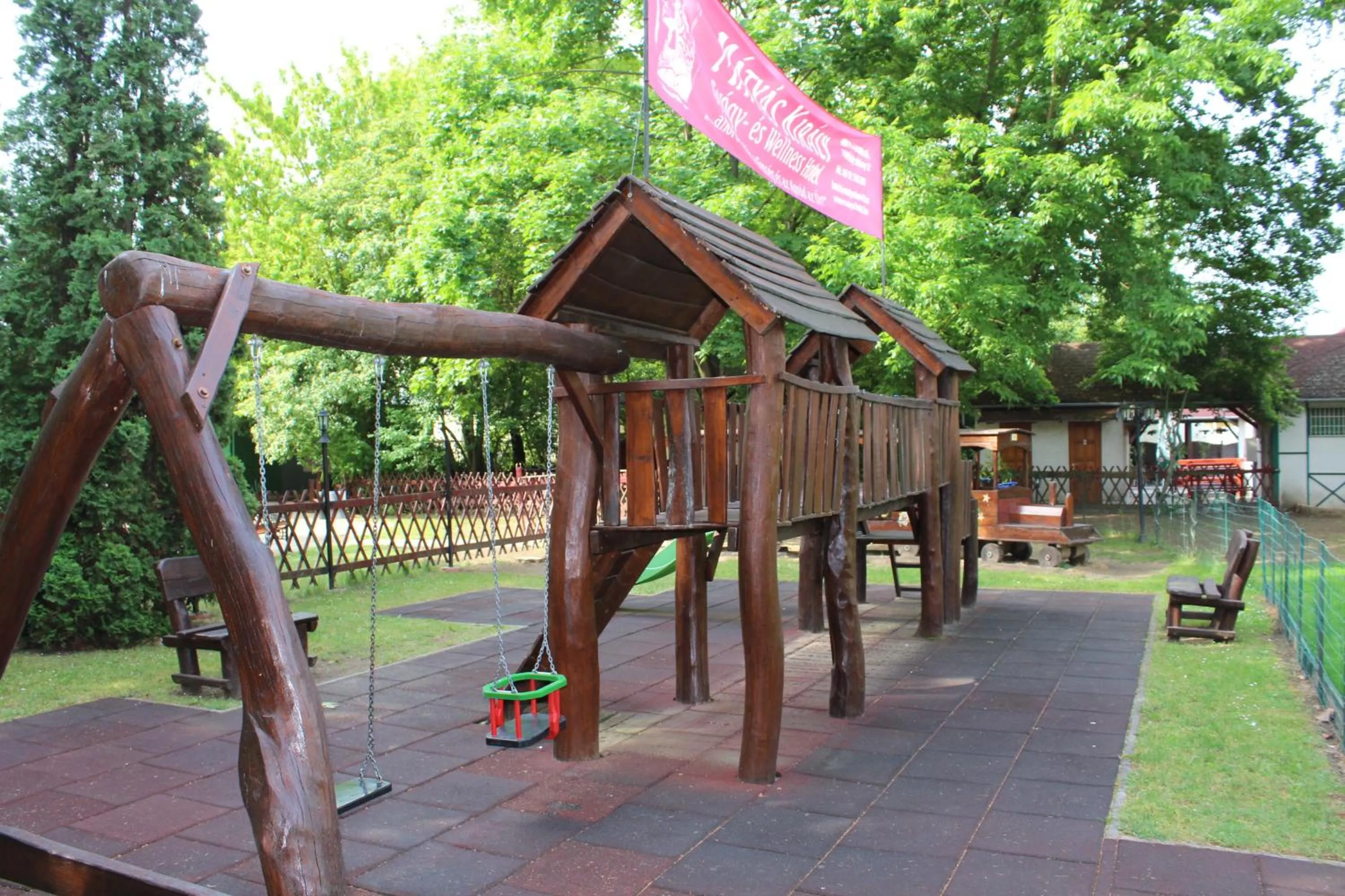 Children play ground in Mátyás Király Gyógy- és Wellness Hotel