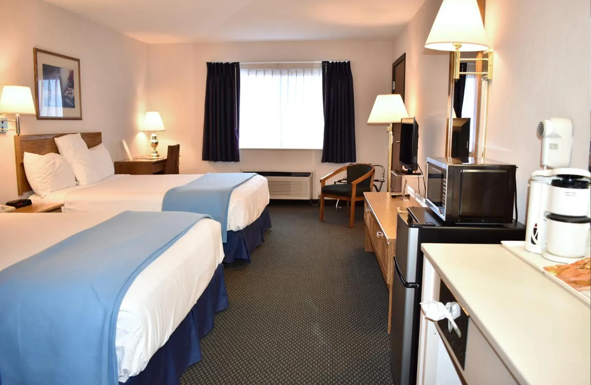 Bed in Americas Best Value Inn & Suites - Tahquamenon Country Bed in Americas Best Value Inn & Suites - Tahquamenon Country