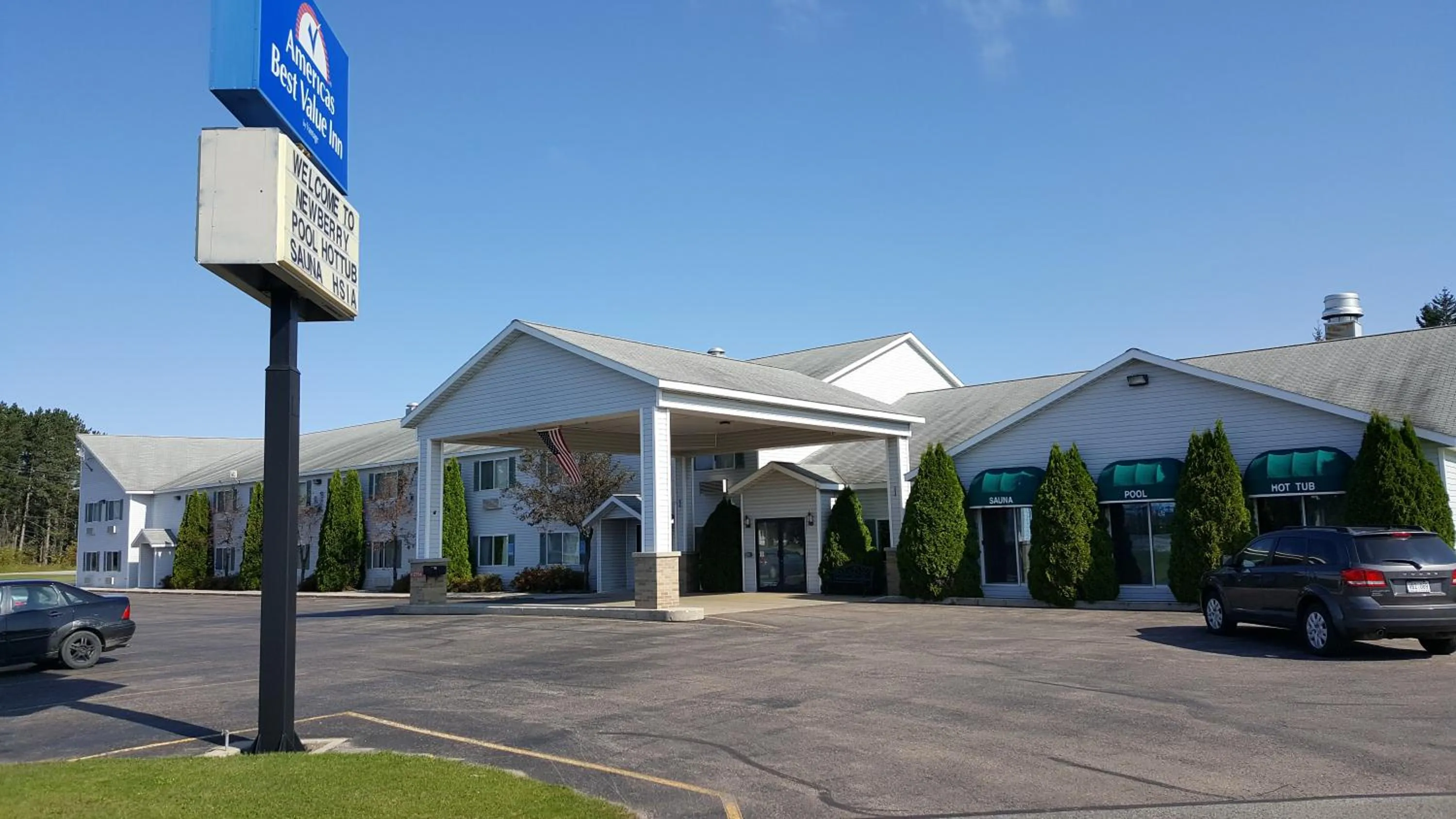 Property building in Americas Best Value Inn & Suites - Tahquamenon Country