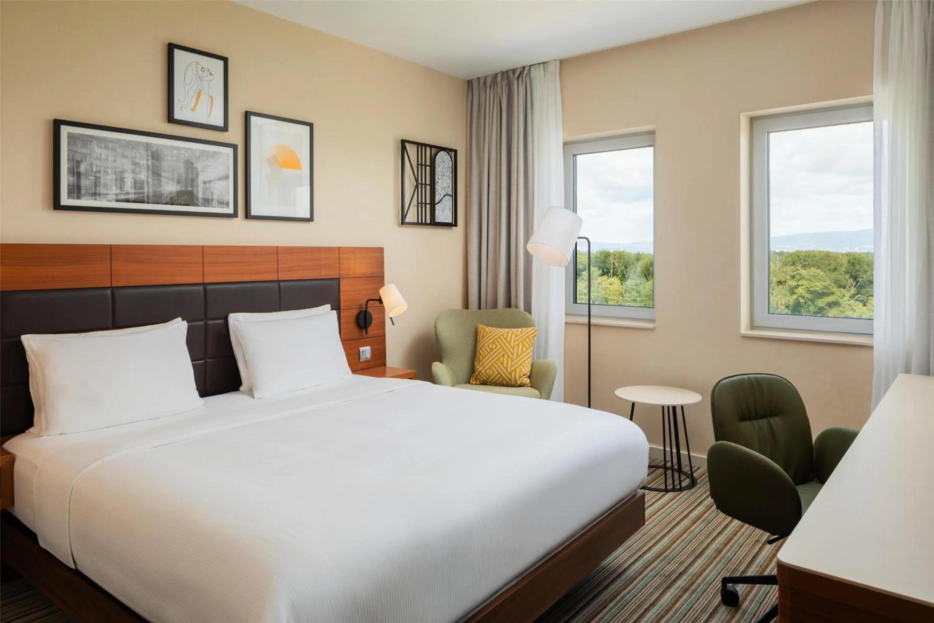 Bedroom, Bed in Hilton Garden Inn Frankfurt Airport