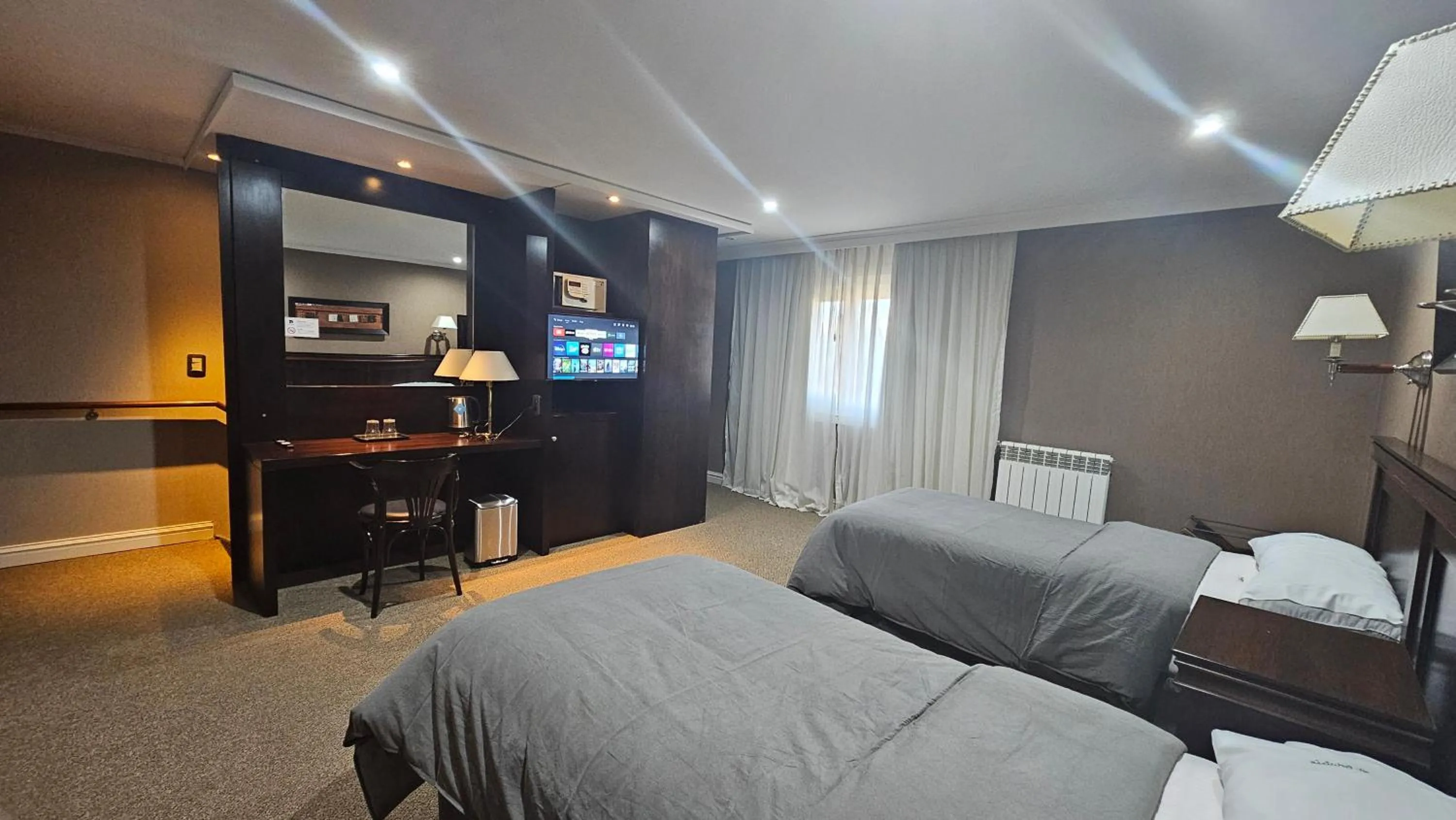 Bedroom, Bed in Hotel Quijote