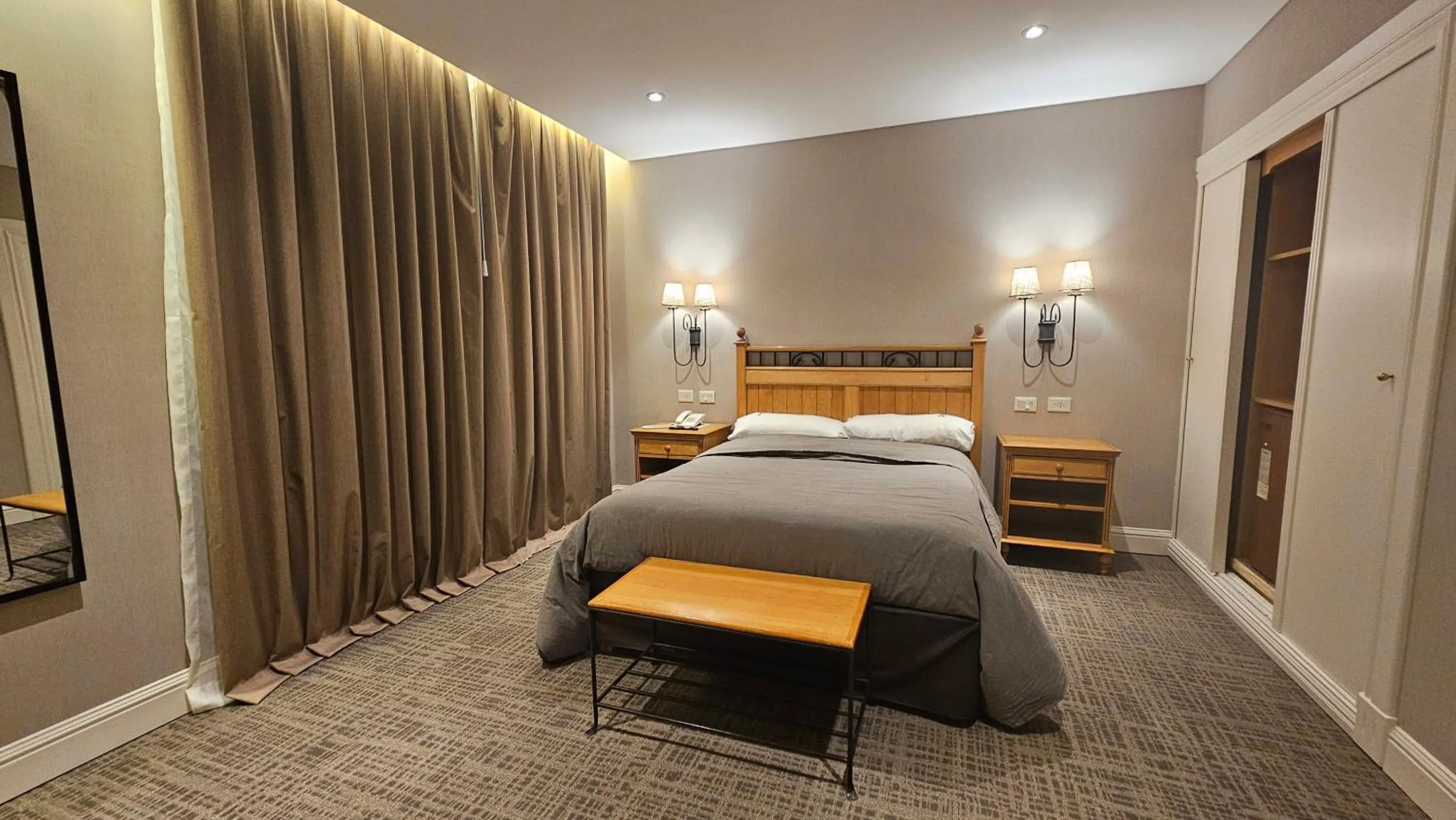 Bed in Hotel Quijote