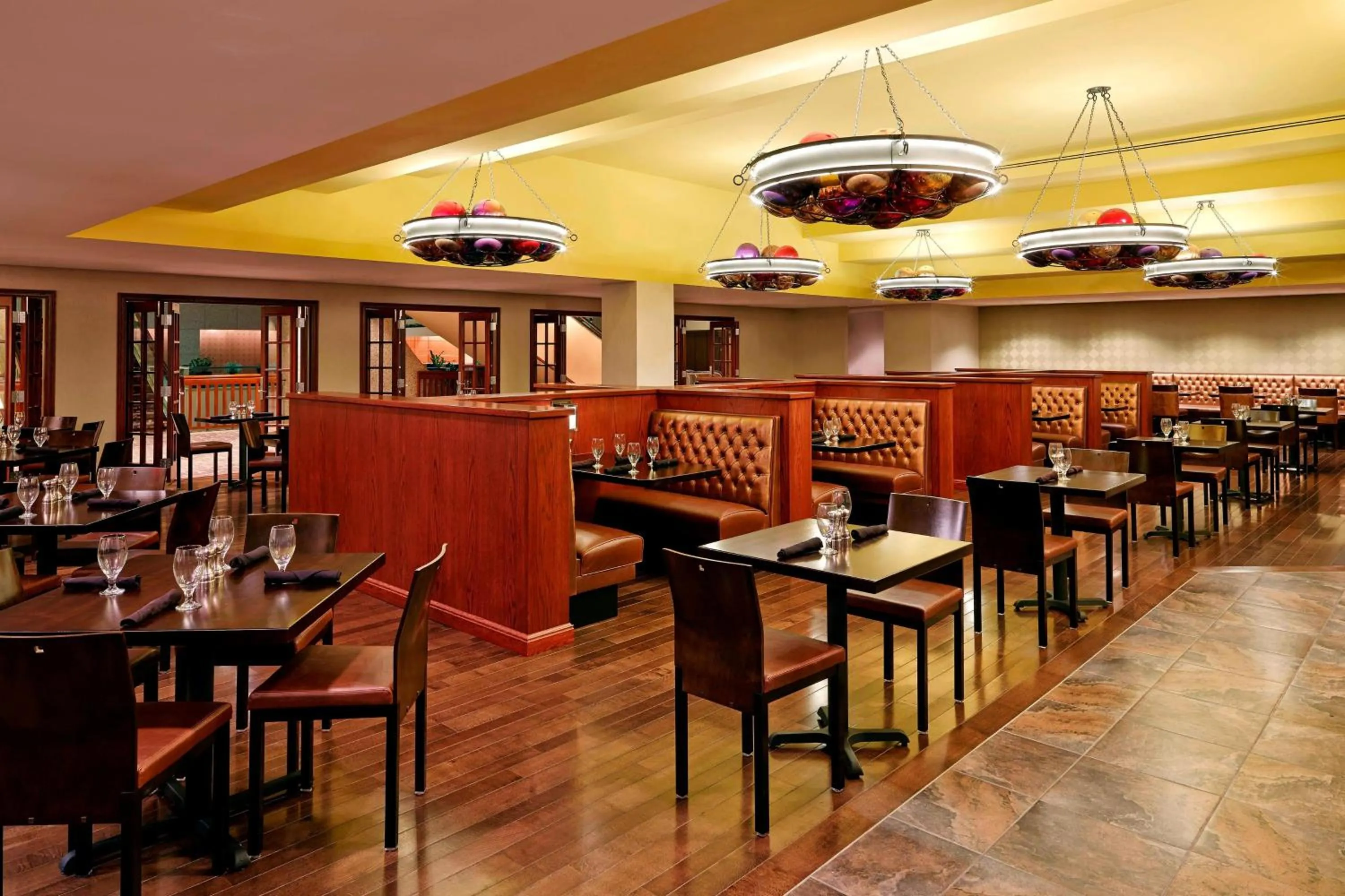 Restaurant/places to eat in Sheraton Kansas City Hotel at Crown Center
