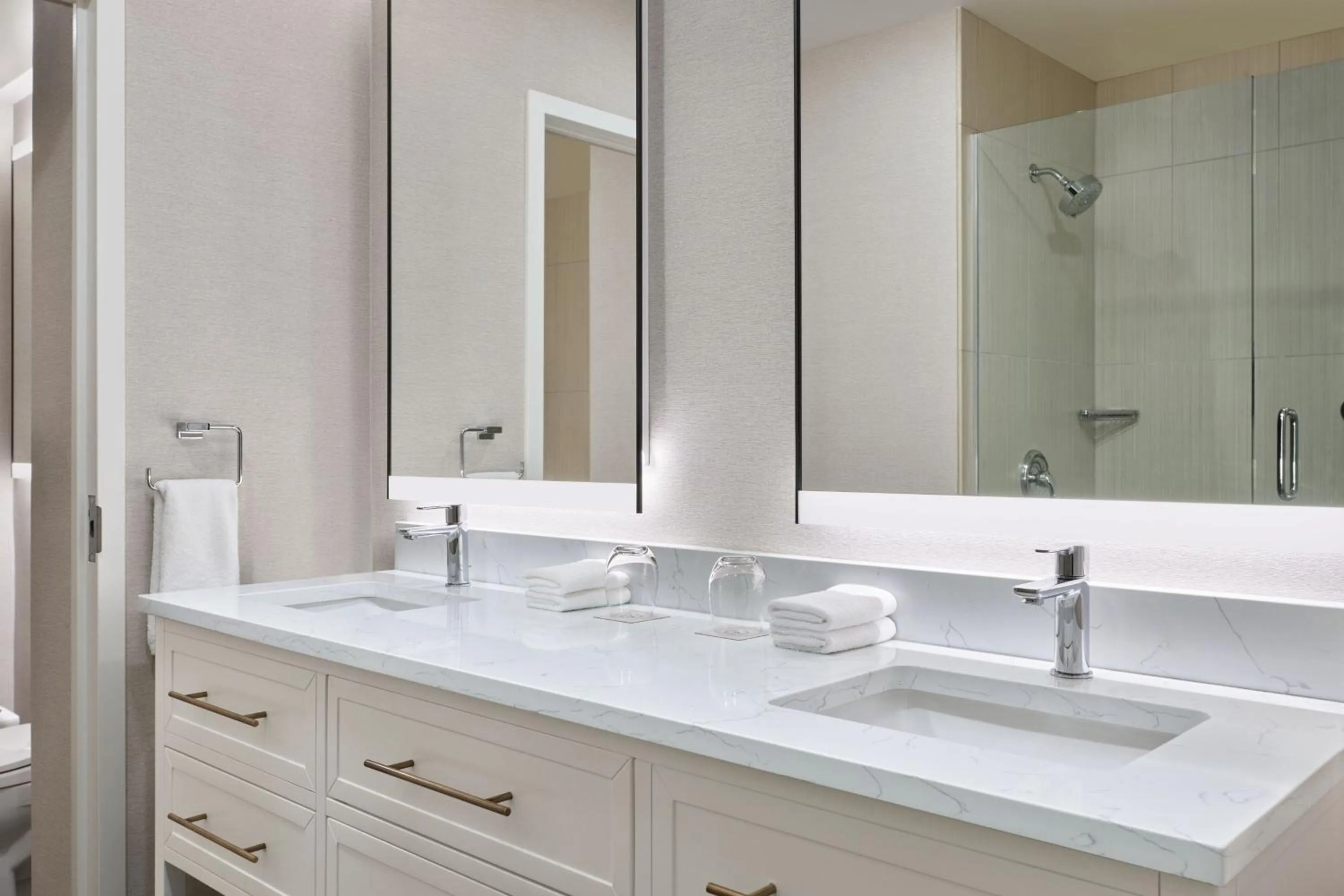 Photo of the whole room in Sheraton Kansas City Hotel at Crown Center