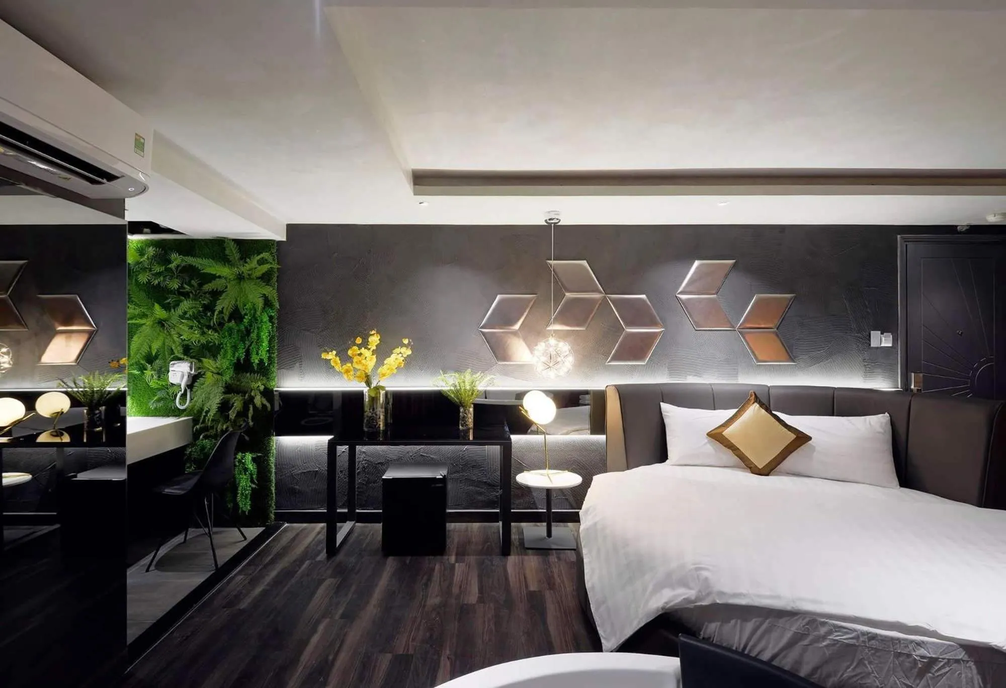 Bedroom, Bed in Bonita Signature Hotel