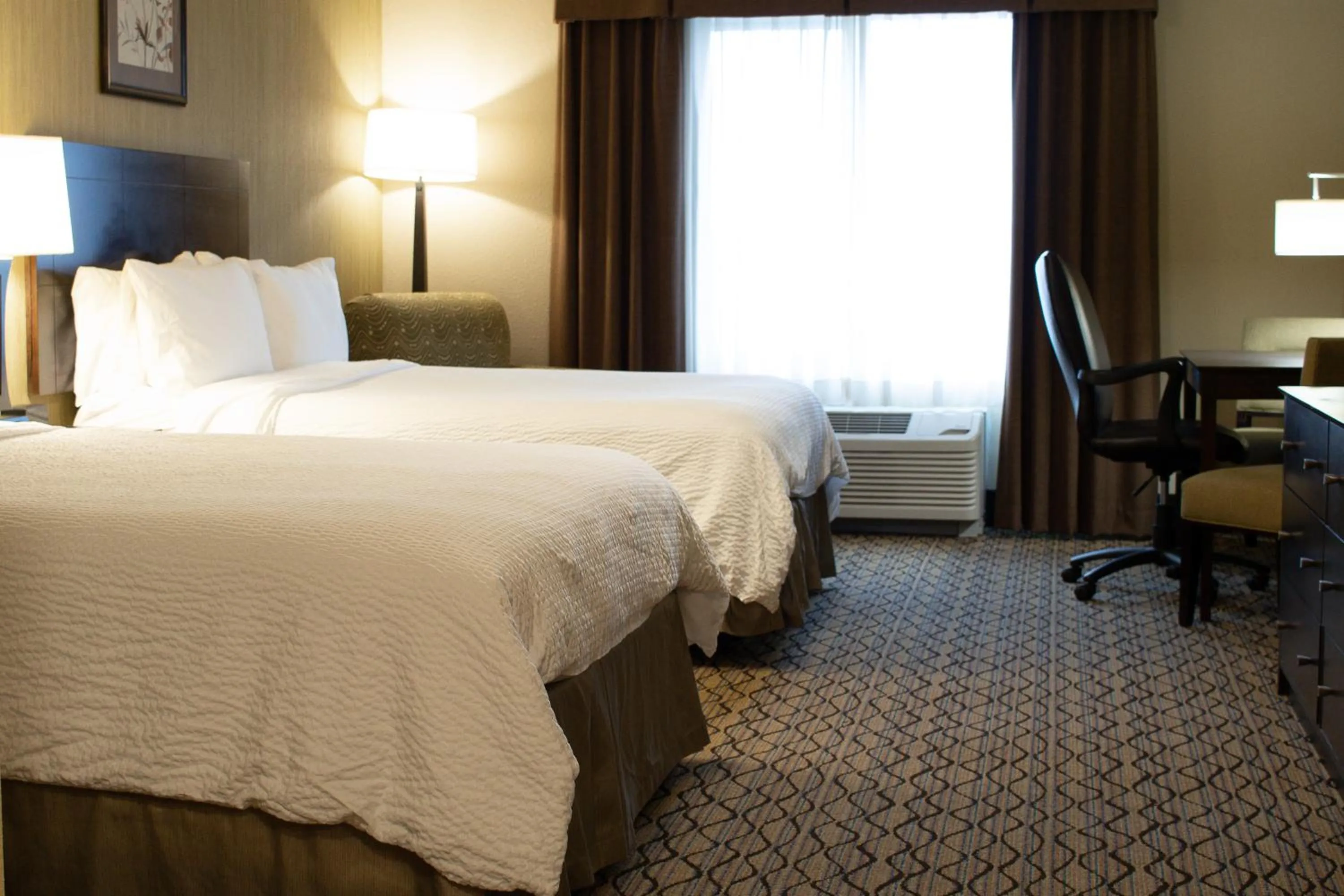 Bed in Holiday Inn Express & Suites - Williston by IHG