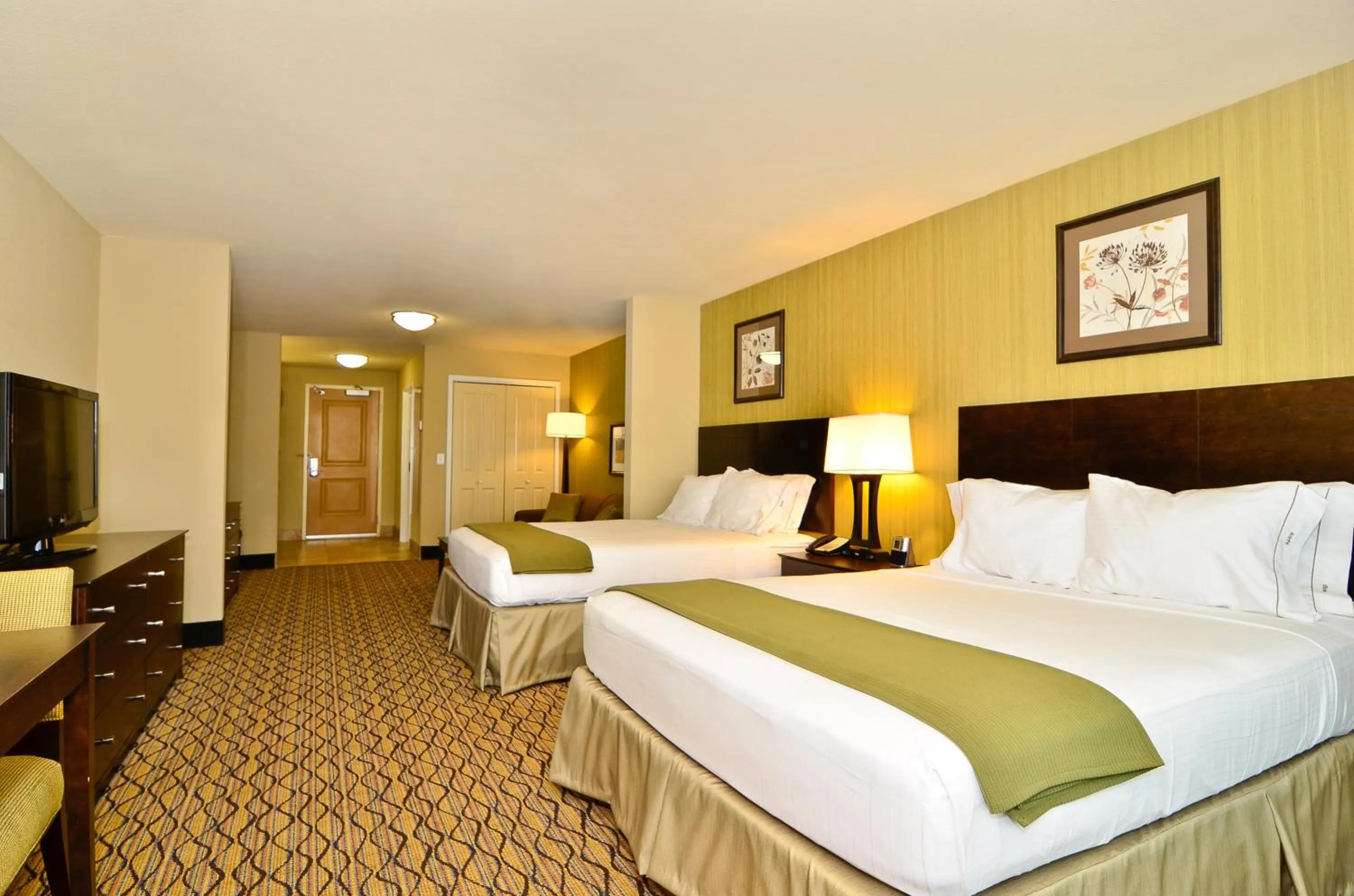 Photo of the whole room, Bed in Holiday Inn Express & Suites - Williston by IHG