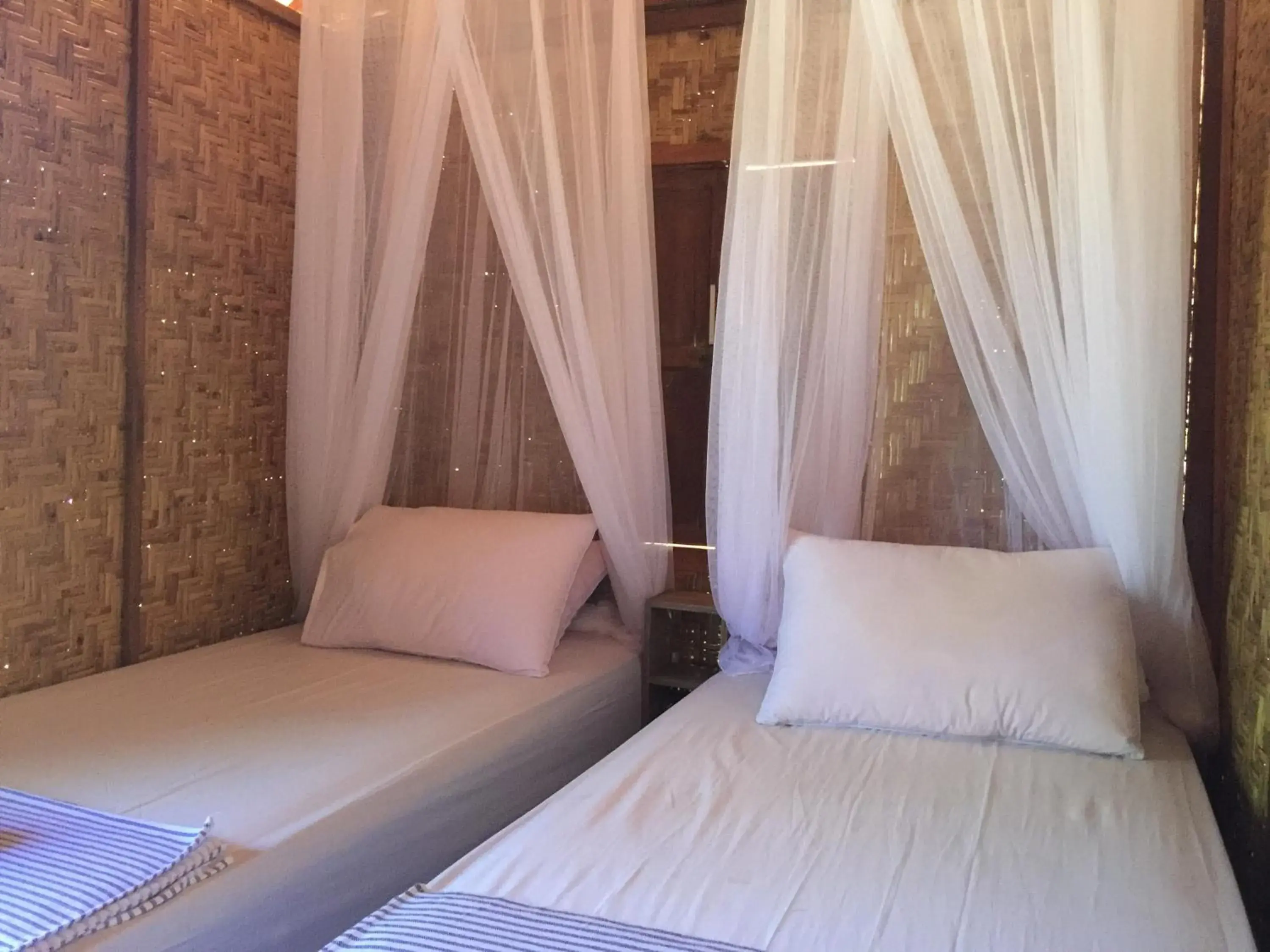 Budget Twin Room in Maleo Moyo Hotel & Dive Resort Budget Twin Room in Maleo Moyo Hotel & Dive Resort