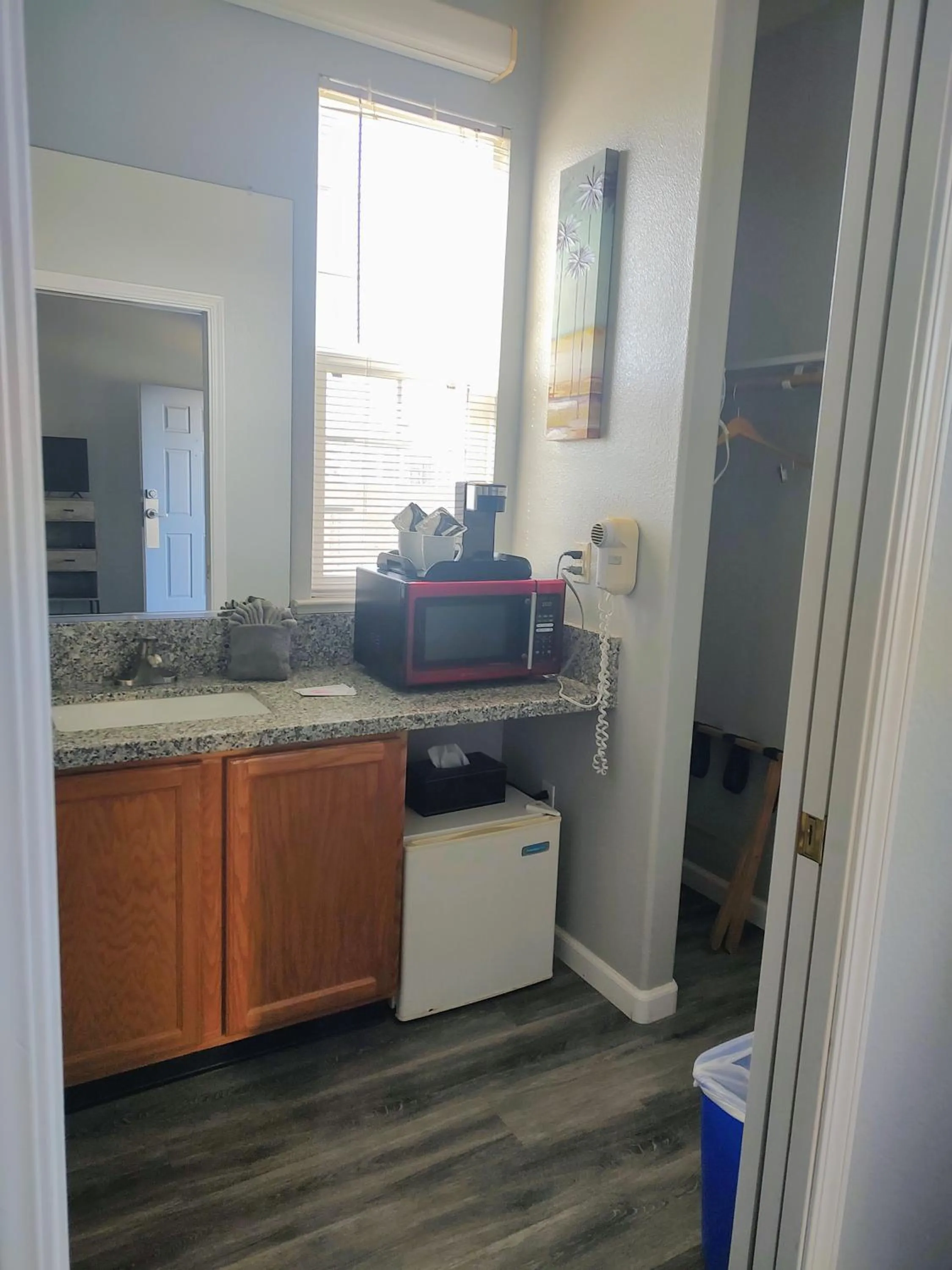 microwave in Pacific Plaza Resort