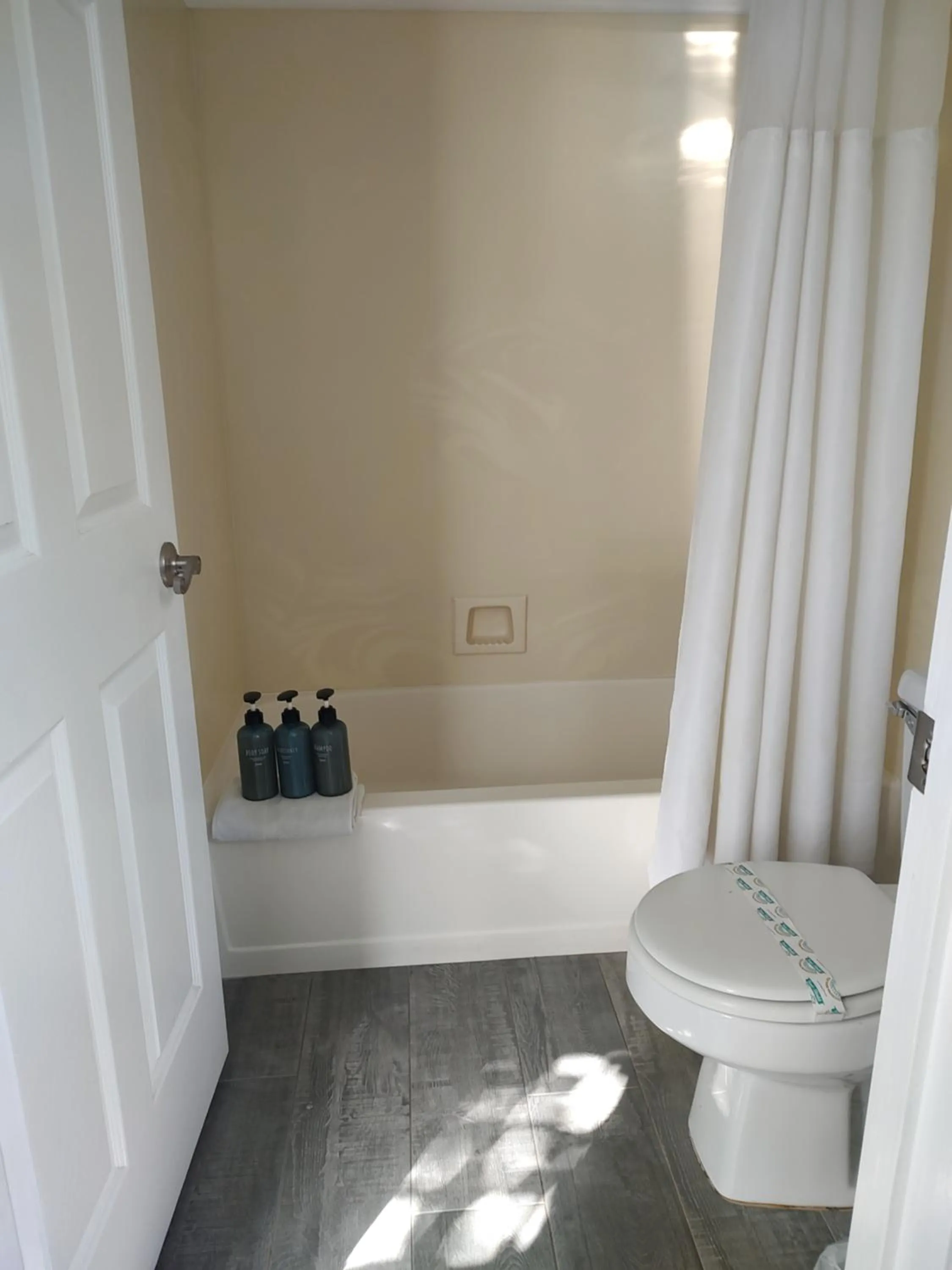 Toilet in Pacific Plaza Resort