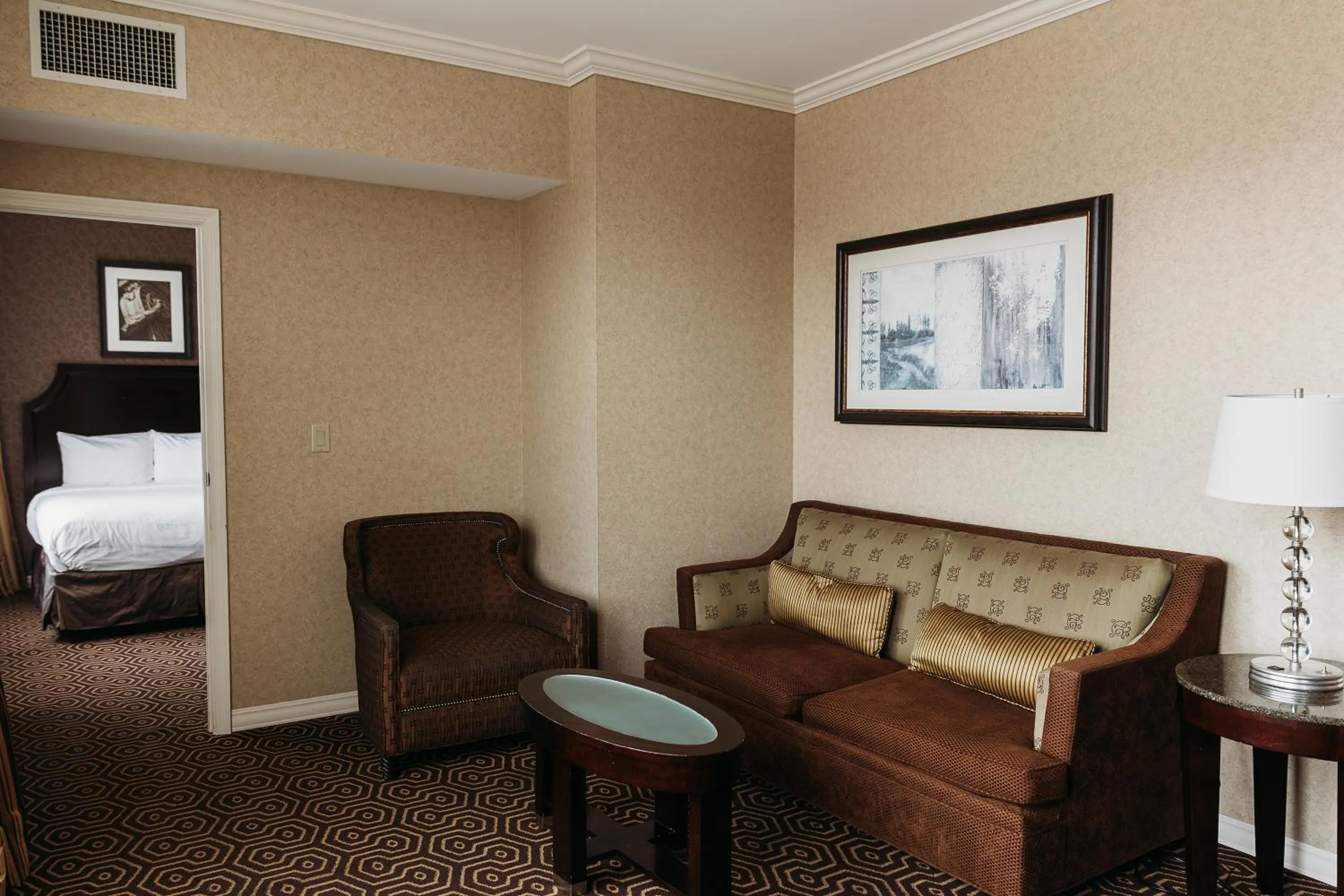 Living room, Bed in Hotel Julien Dubuque