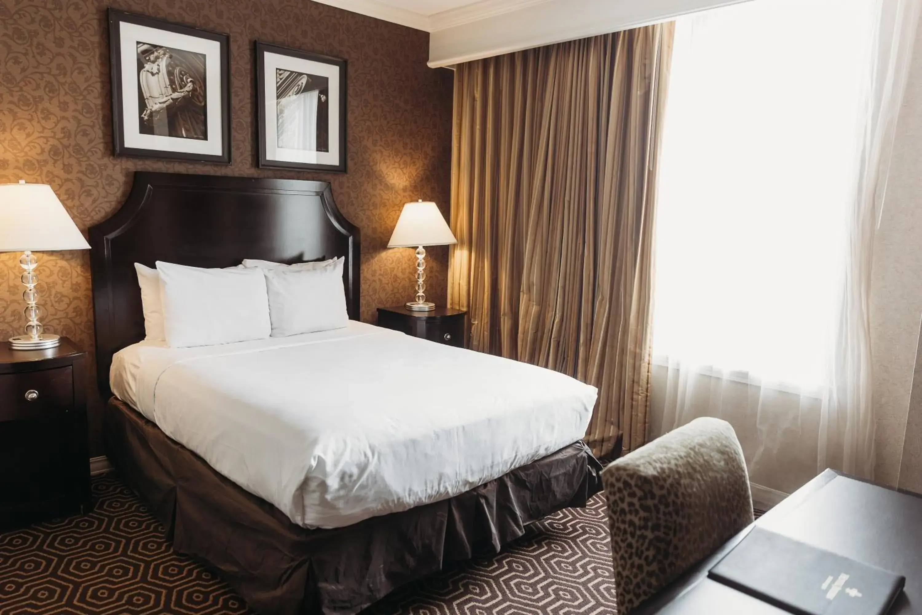 Bedroom, Bed in Hotel Julien Dubuque Bedroom, Bed in Hotel Julien Dubuque