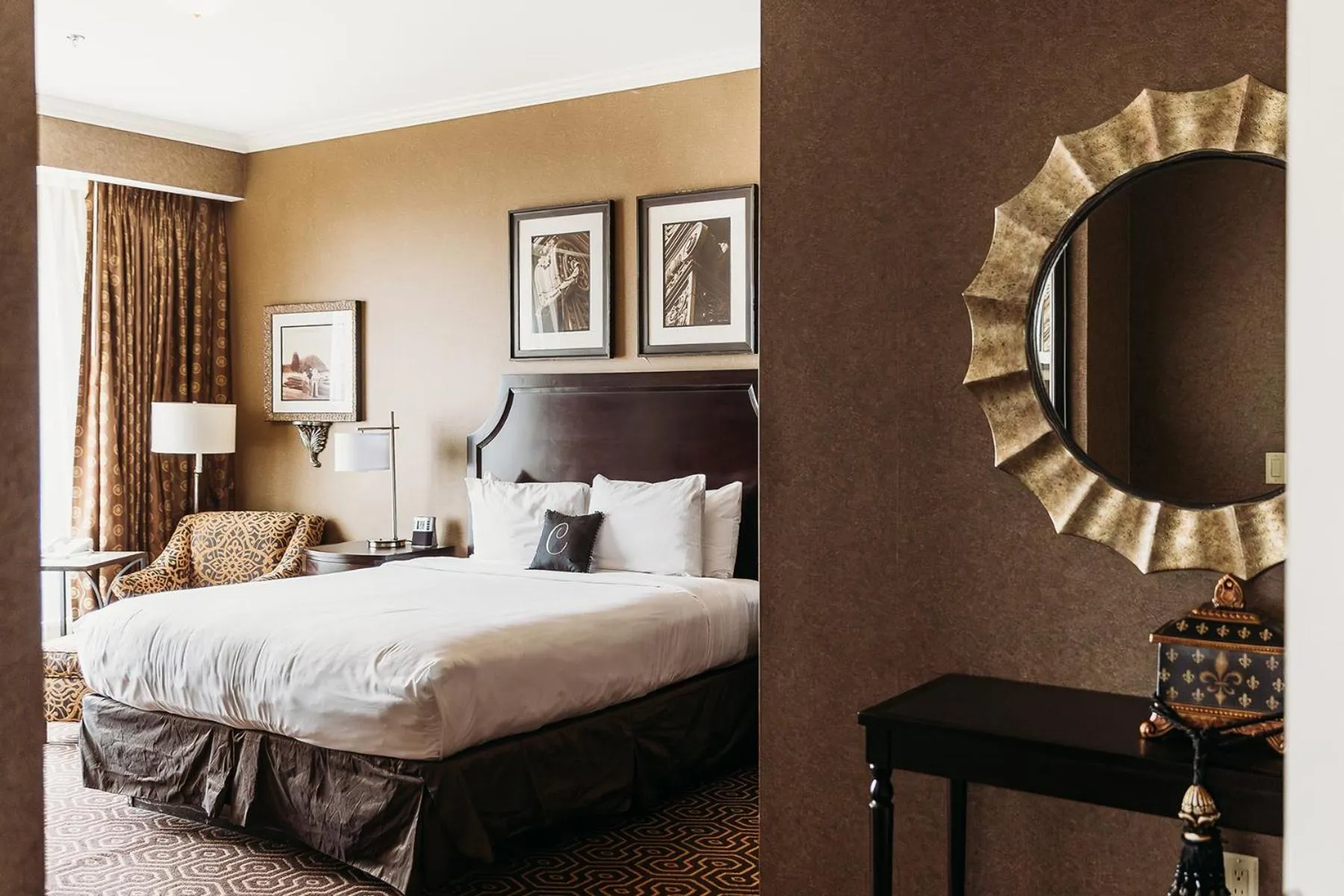 VIP, Bed in Hotel Julien Dubuque