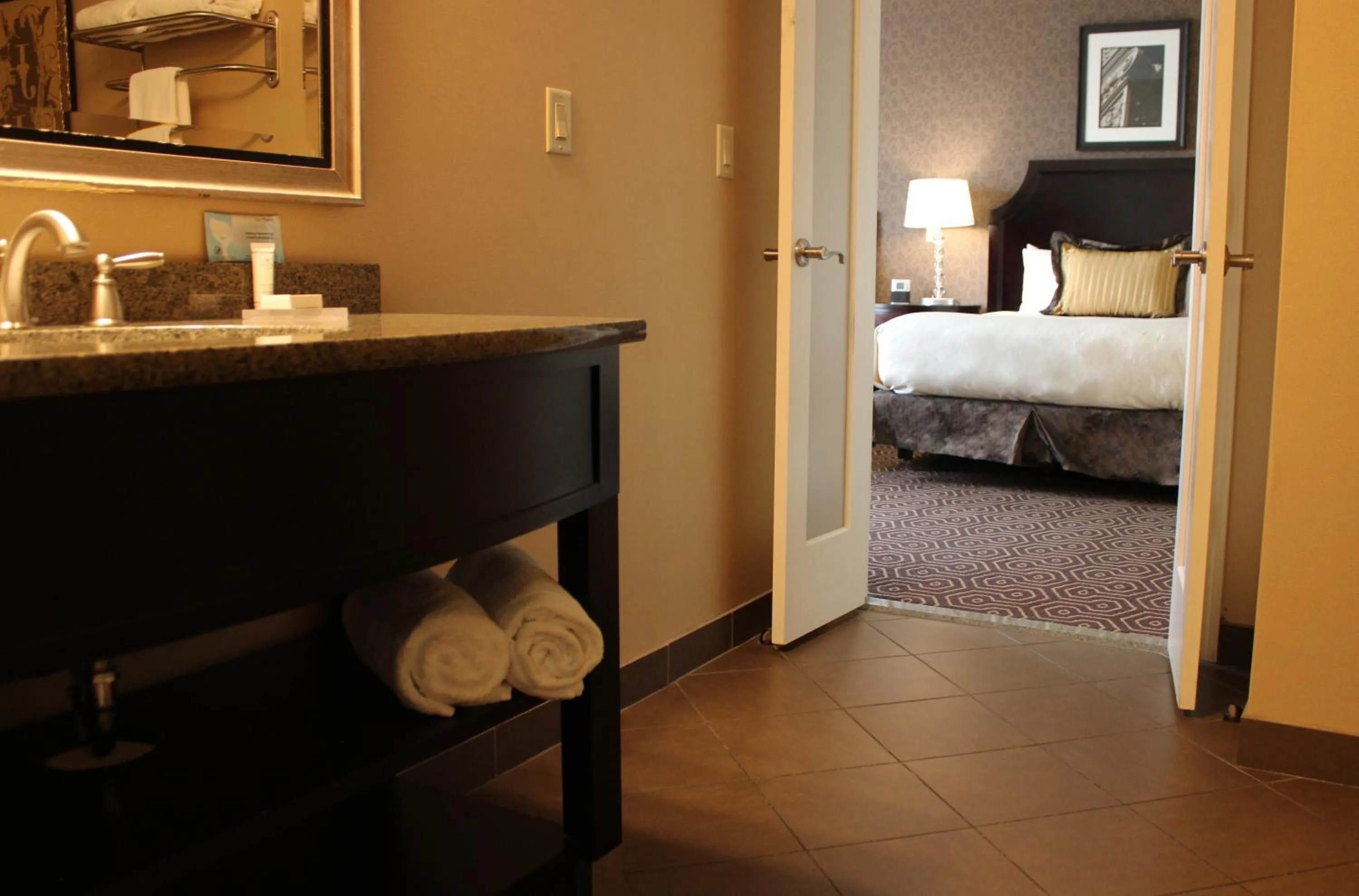 Bed in Hotel Julien Dubuque