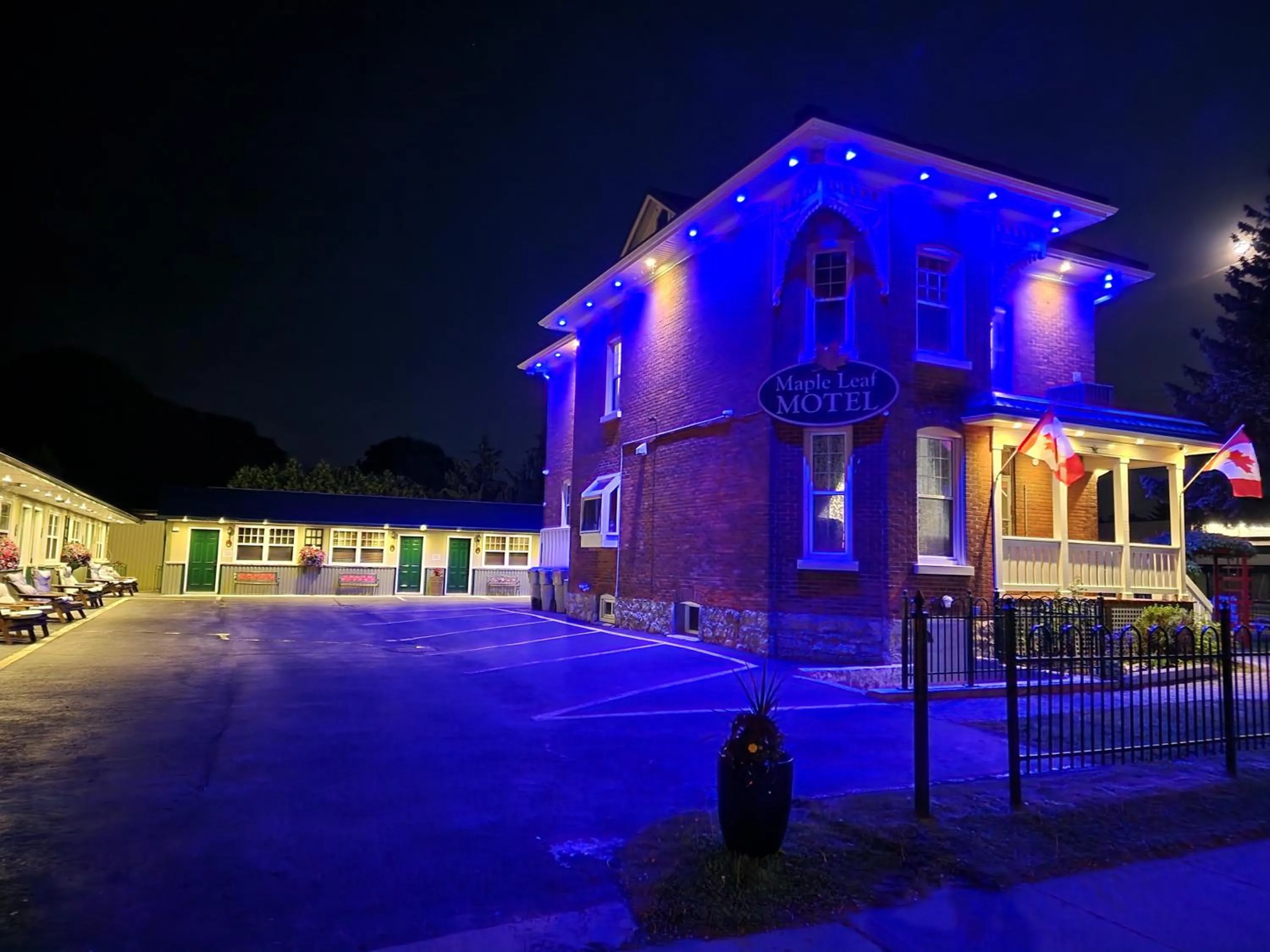 Property building in Maple Leaf Motel