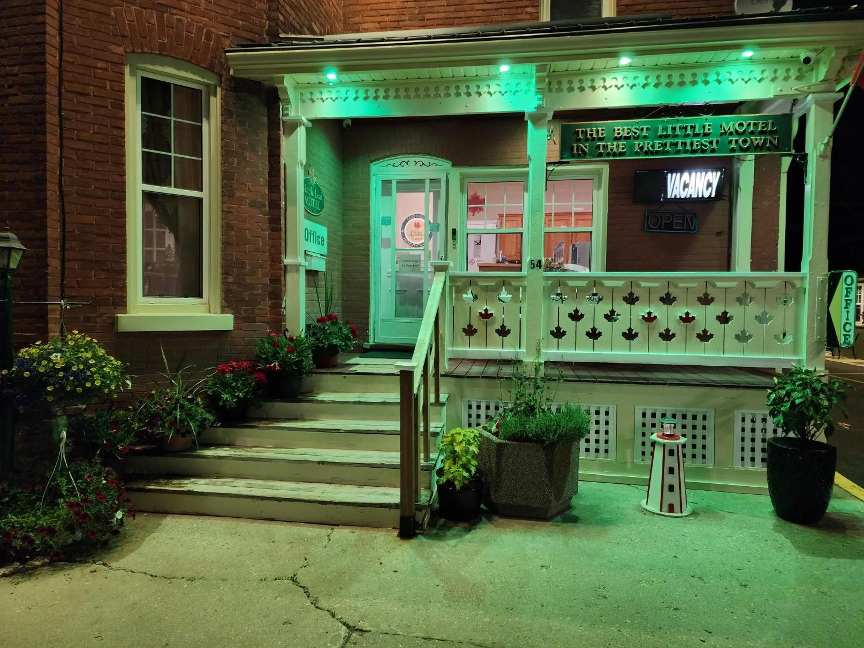 Facade/entrance in Maple Leaf Motel
