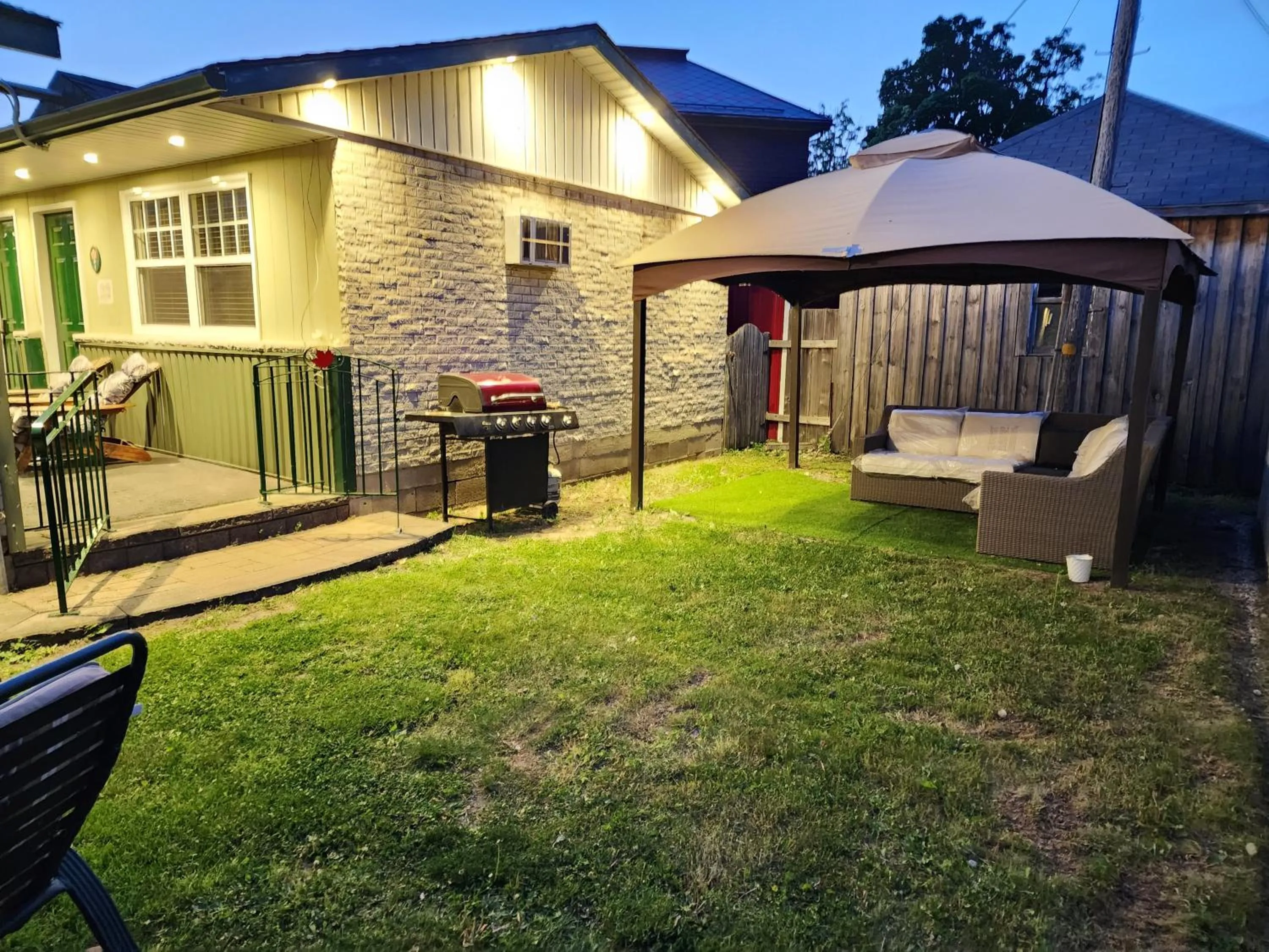 Patio in Maple Leaf Motel