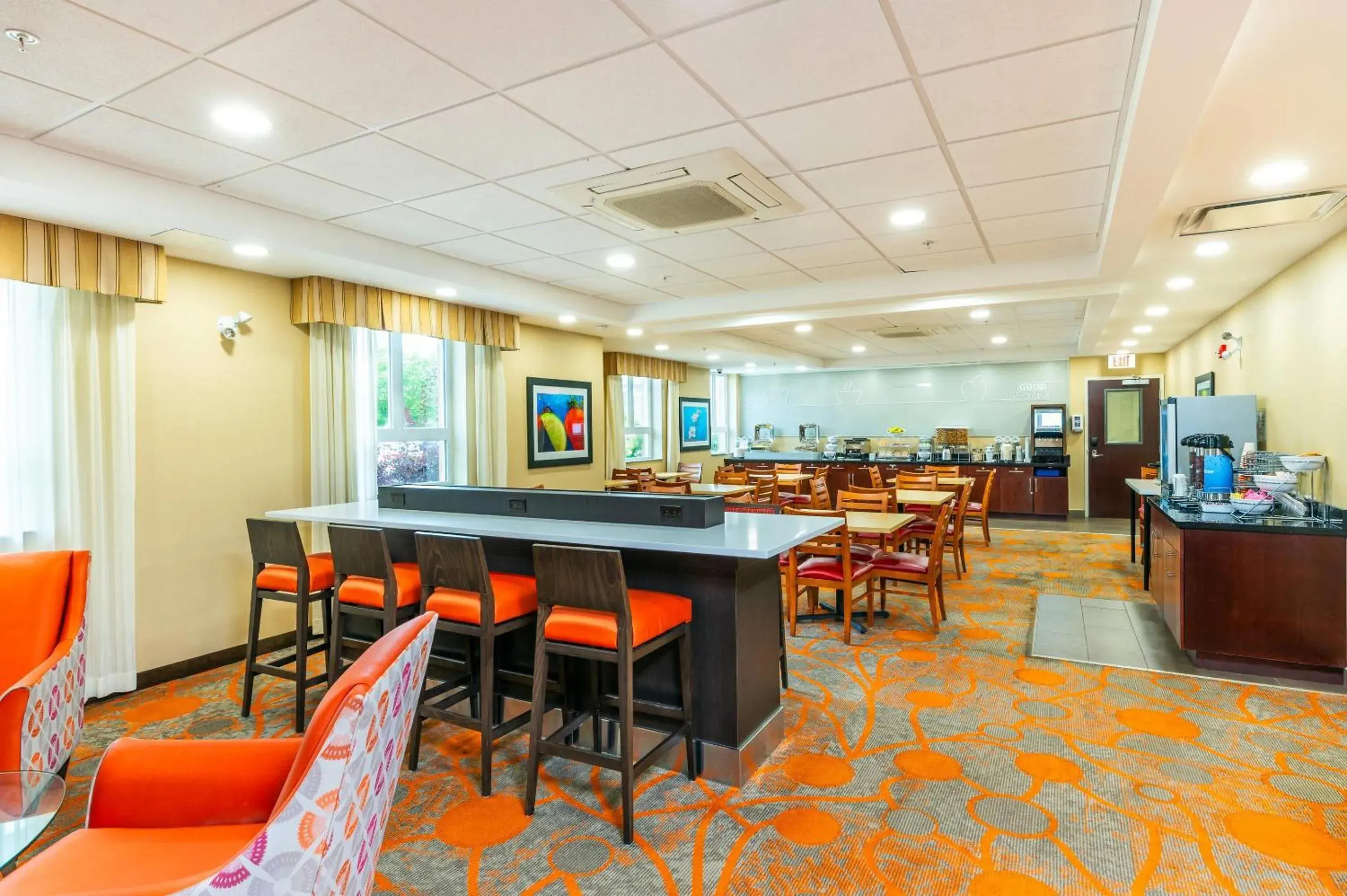 Breakfast in Comfort Inn & Suites Breakfast in Comfort Inn & Suites